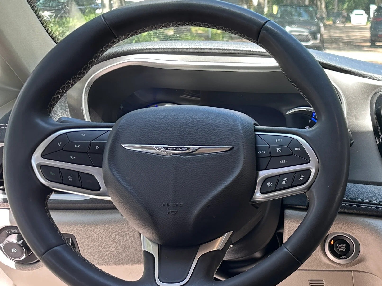 2023 Chrysler Pacifica Hybrid Touring L 4
