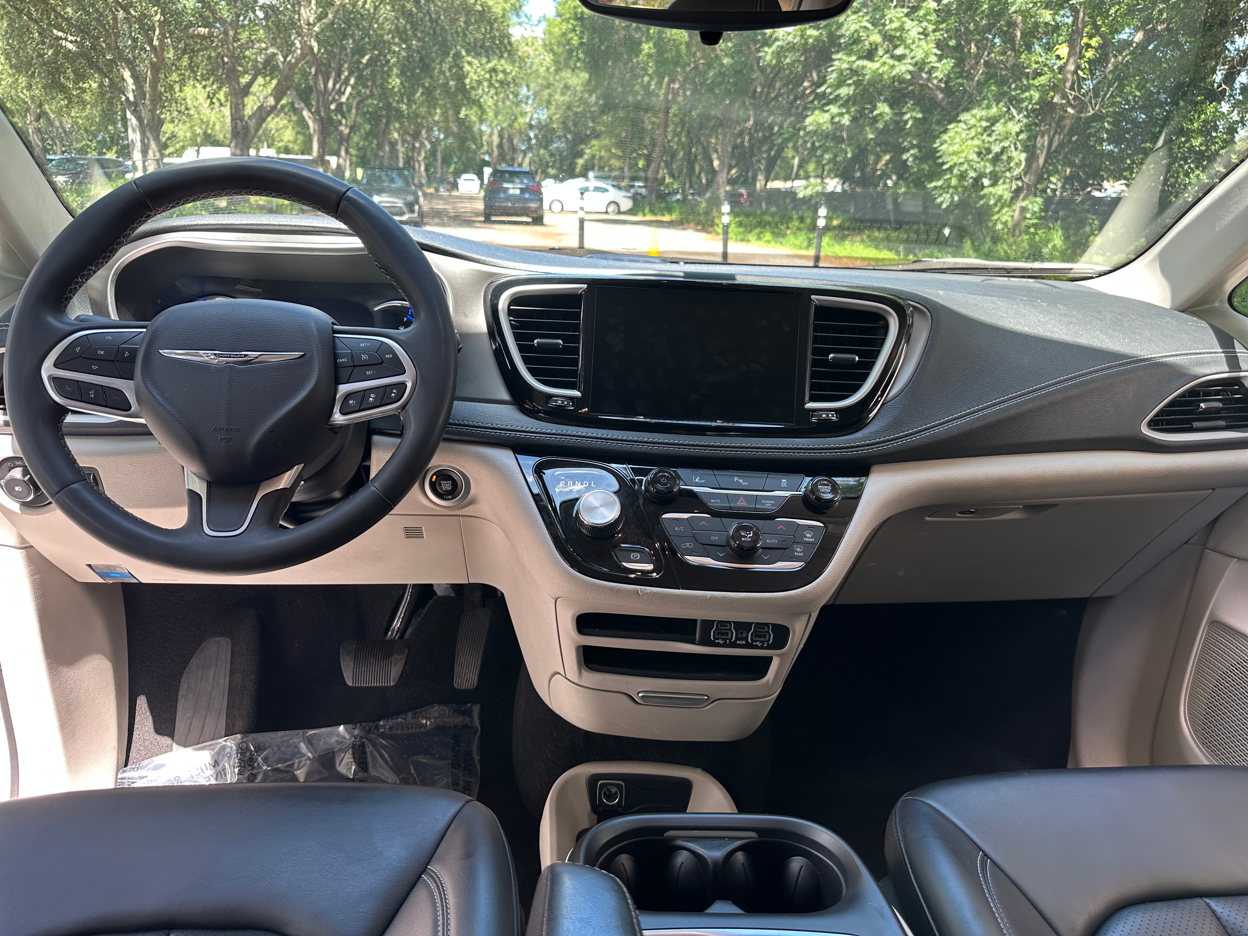 2023 Chrysler Pacifica Hybrid Touring L 3