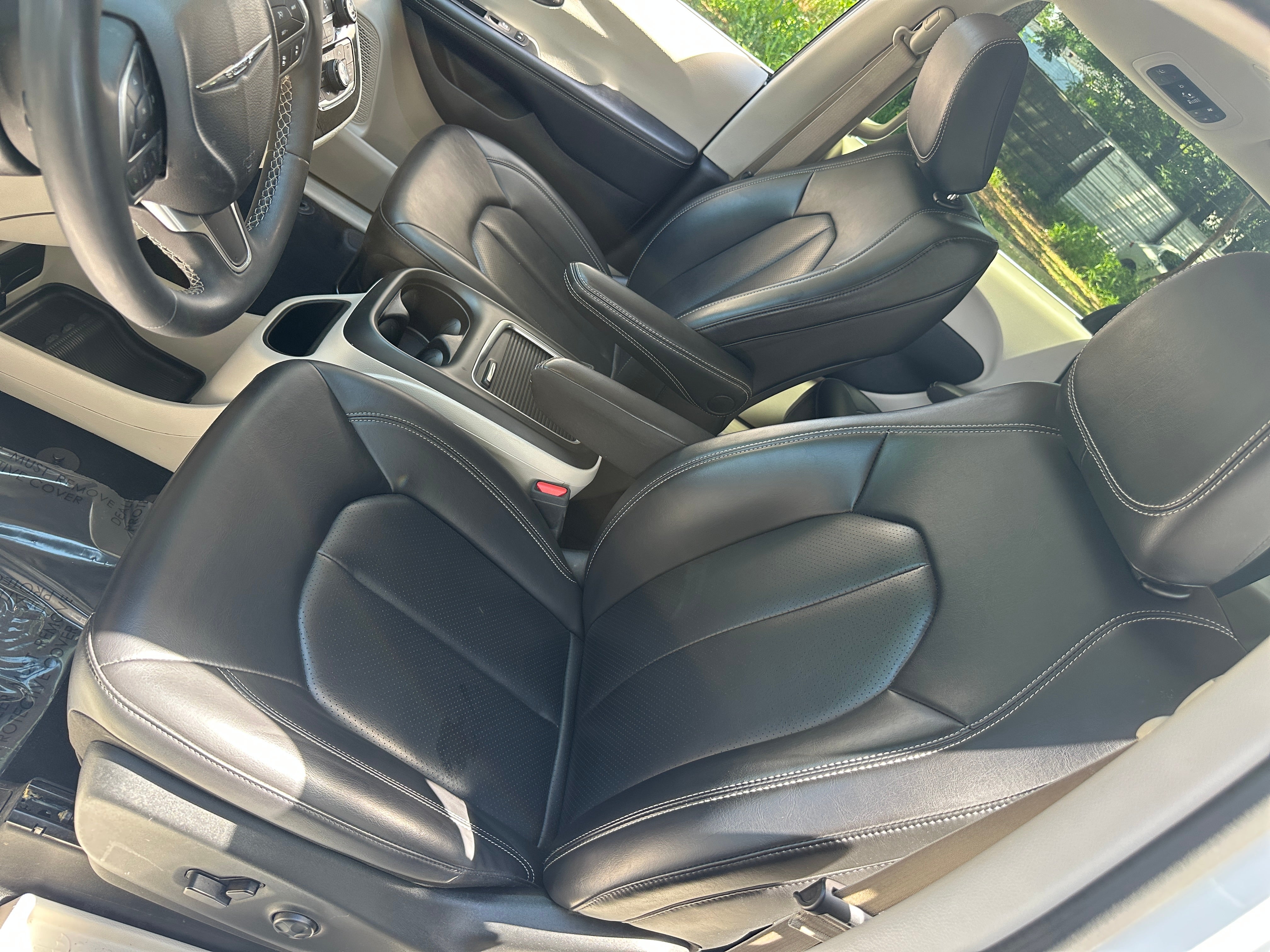 2023 Chrysler Pacifica Hybrid Touring L 2