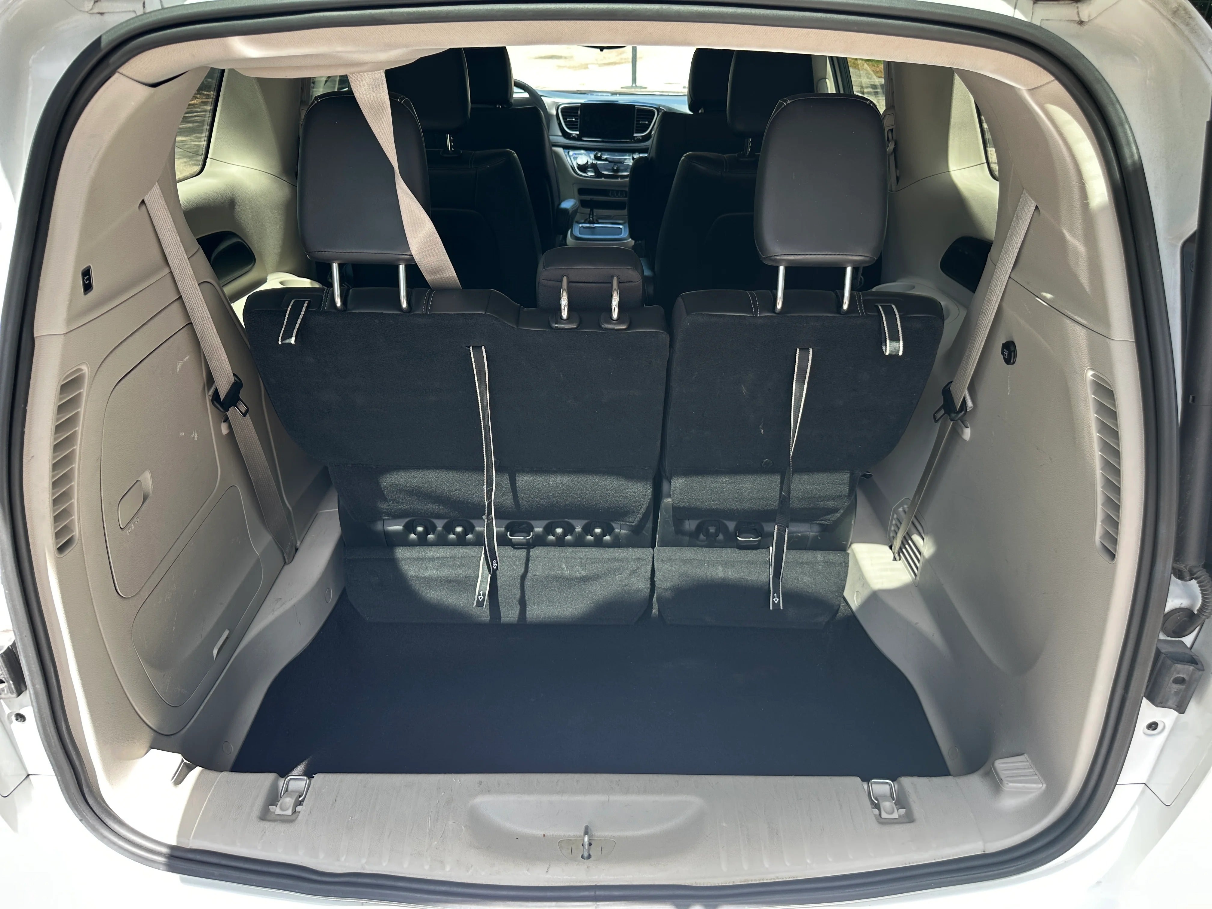 2023 Chrysler Pacifica Hybrid Touring L 5