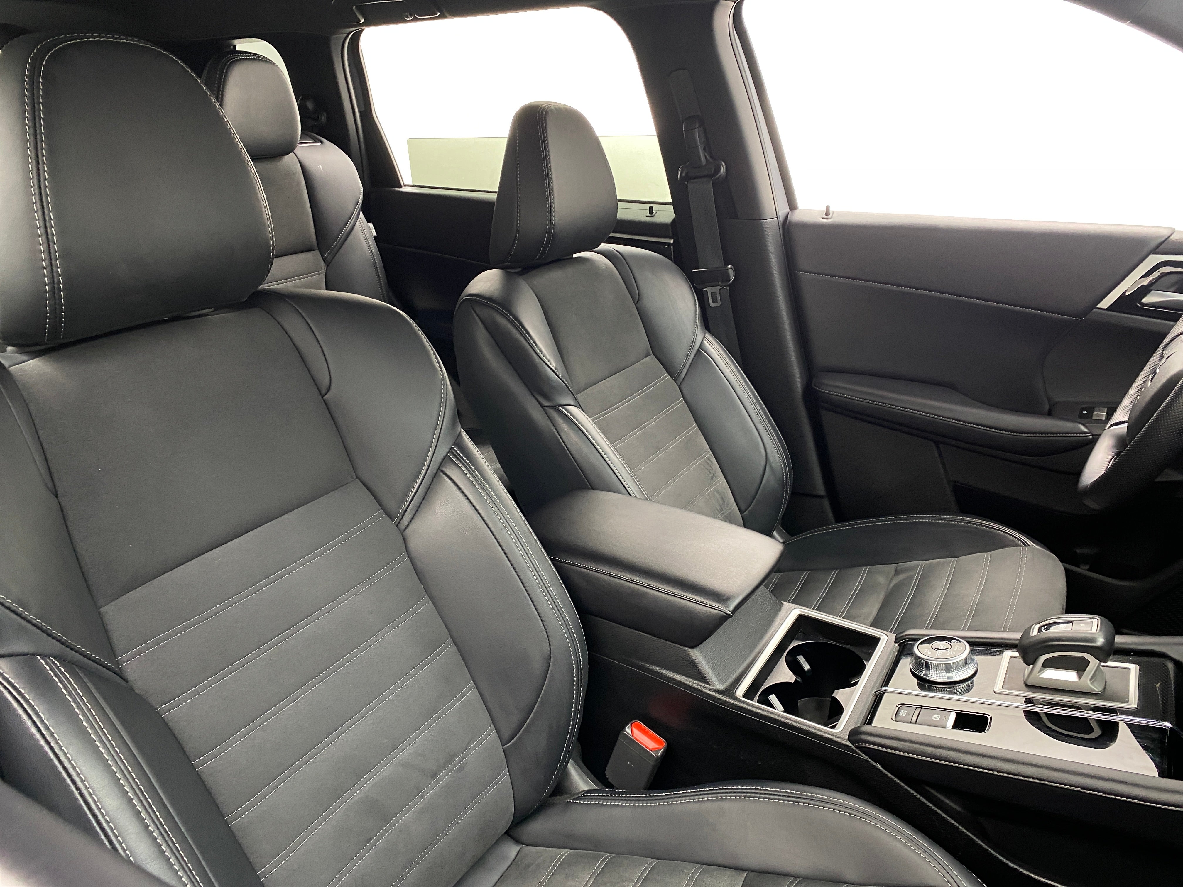 2024 Mitsubishi Outlander Black Edition 2