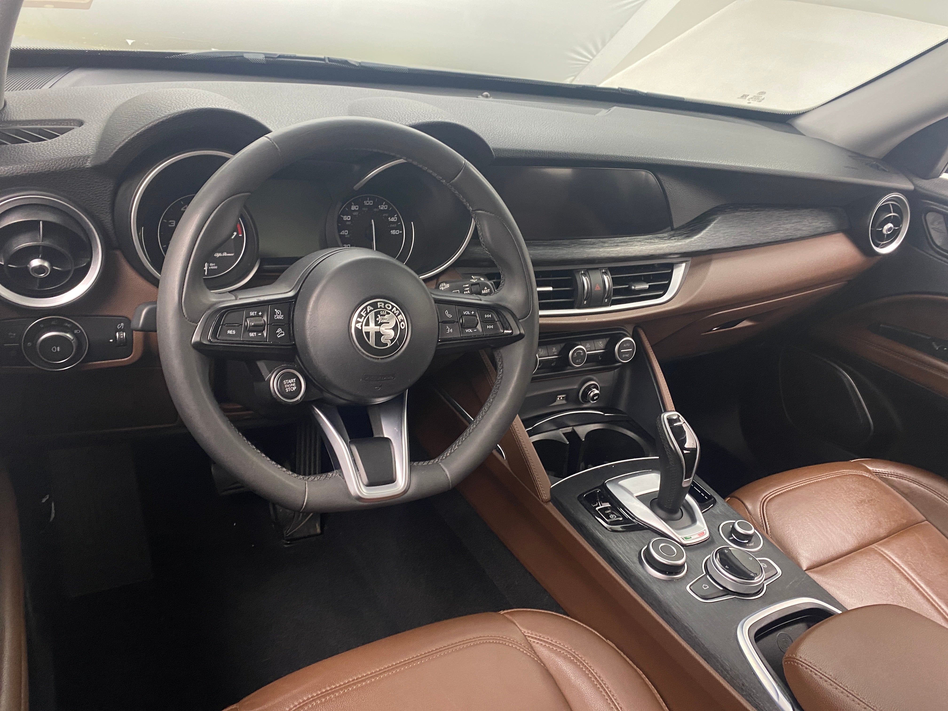 2020 Alfa Romeo Stelvio Base 2