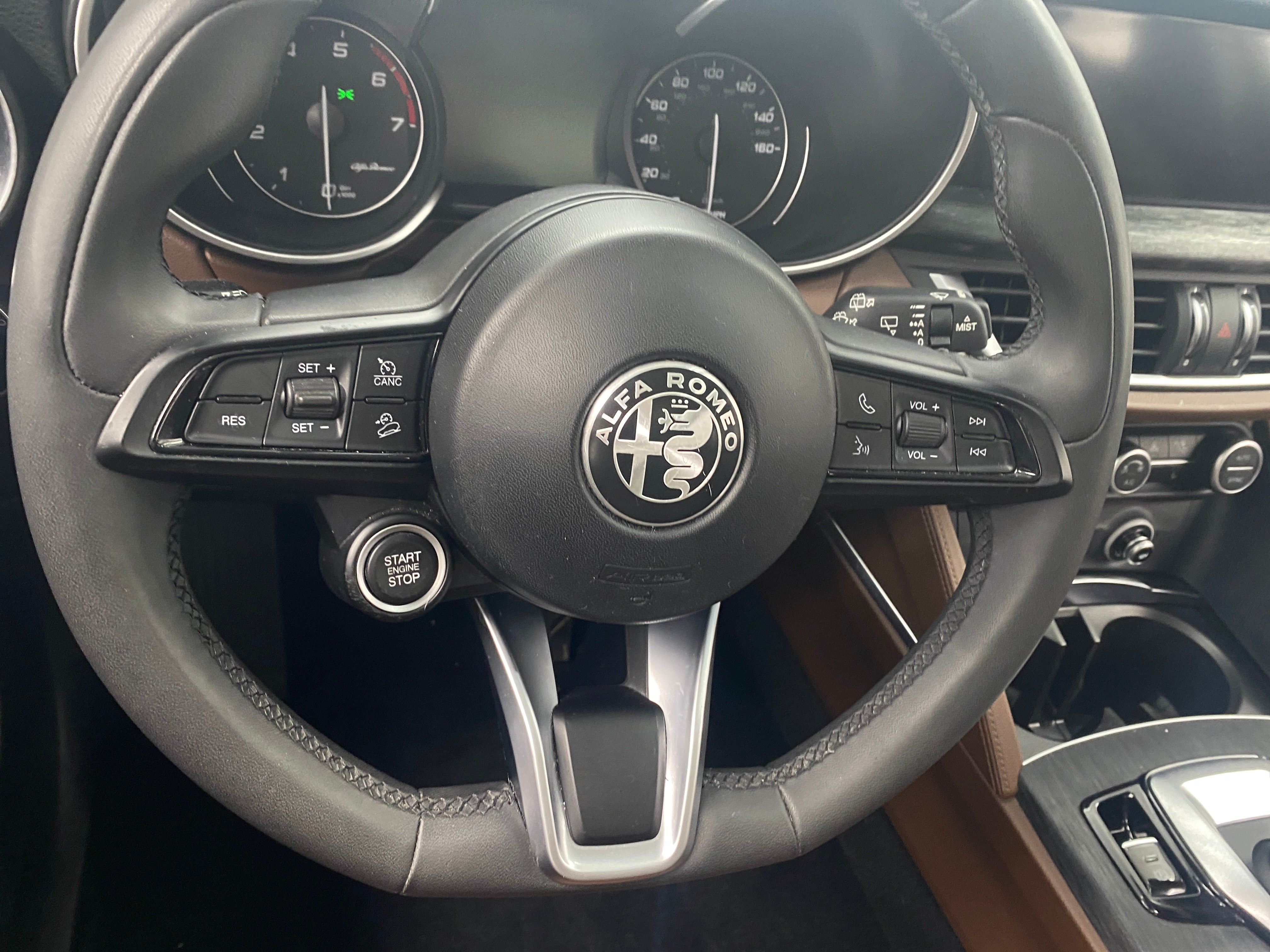 2020 Alfa Romeo Stelvio Base 4