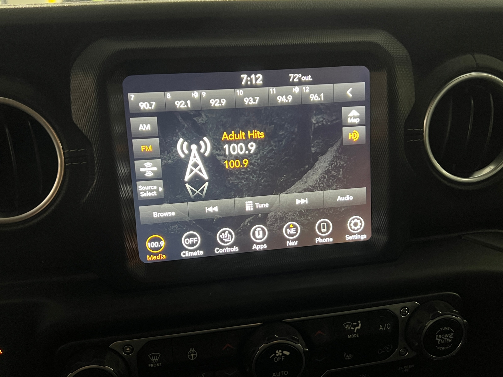 Thumbnail: 2020 Jeep Gladiator - 3