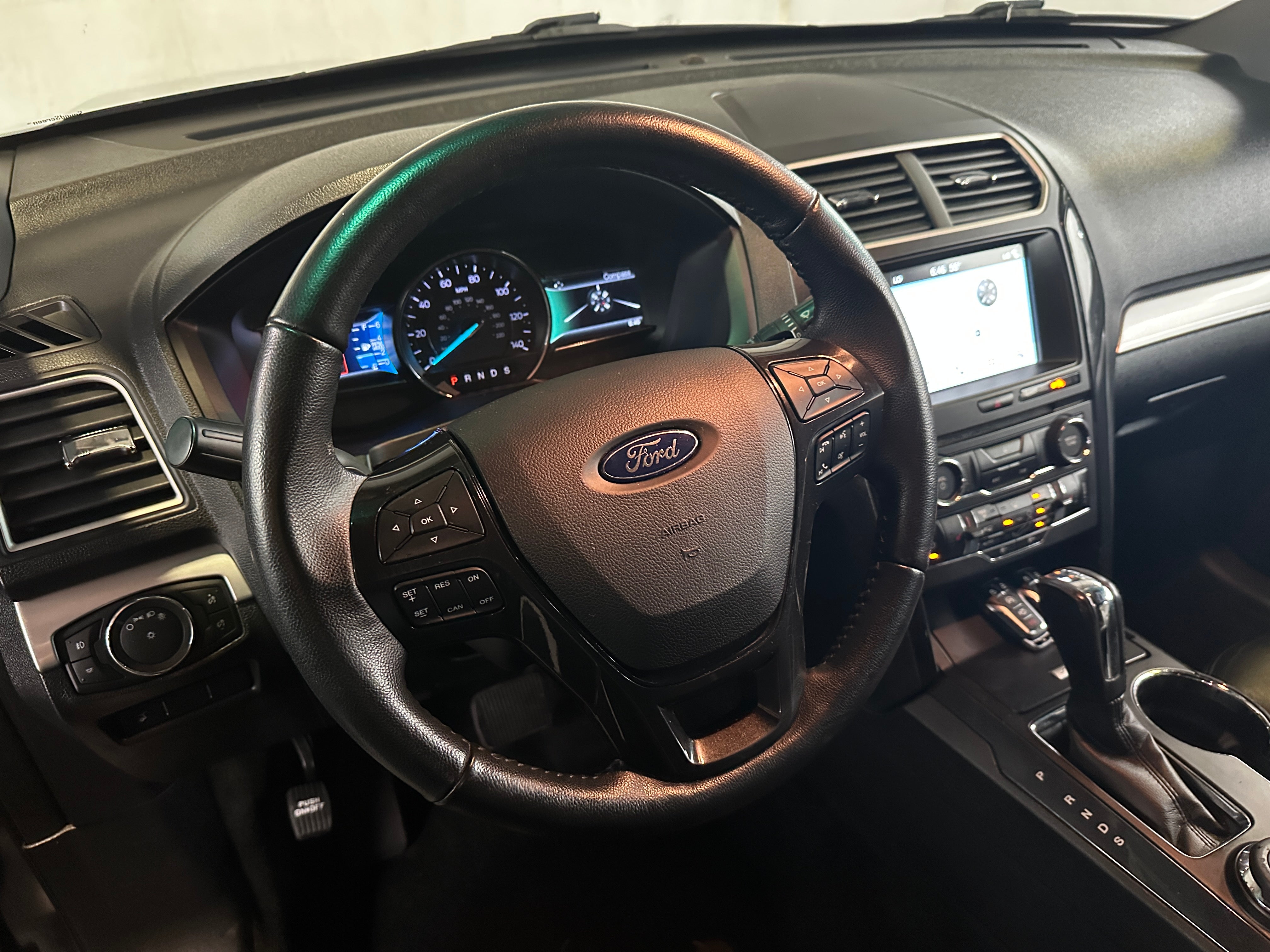 2017 Ford Explorer XLT 4