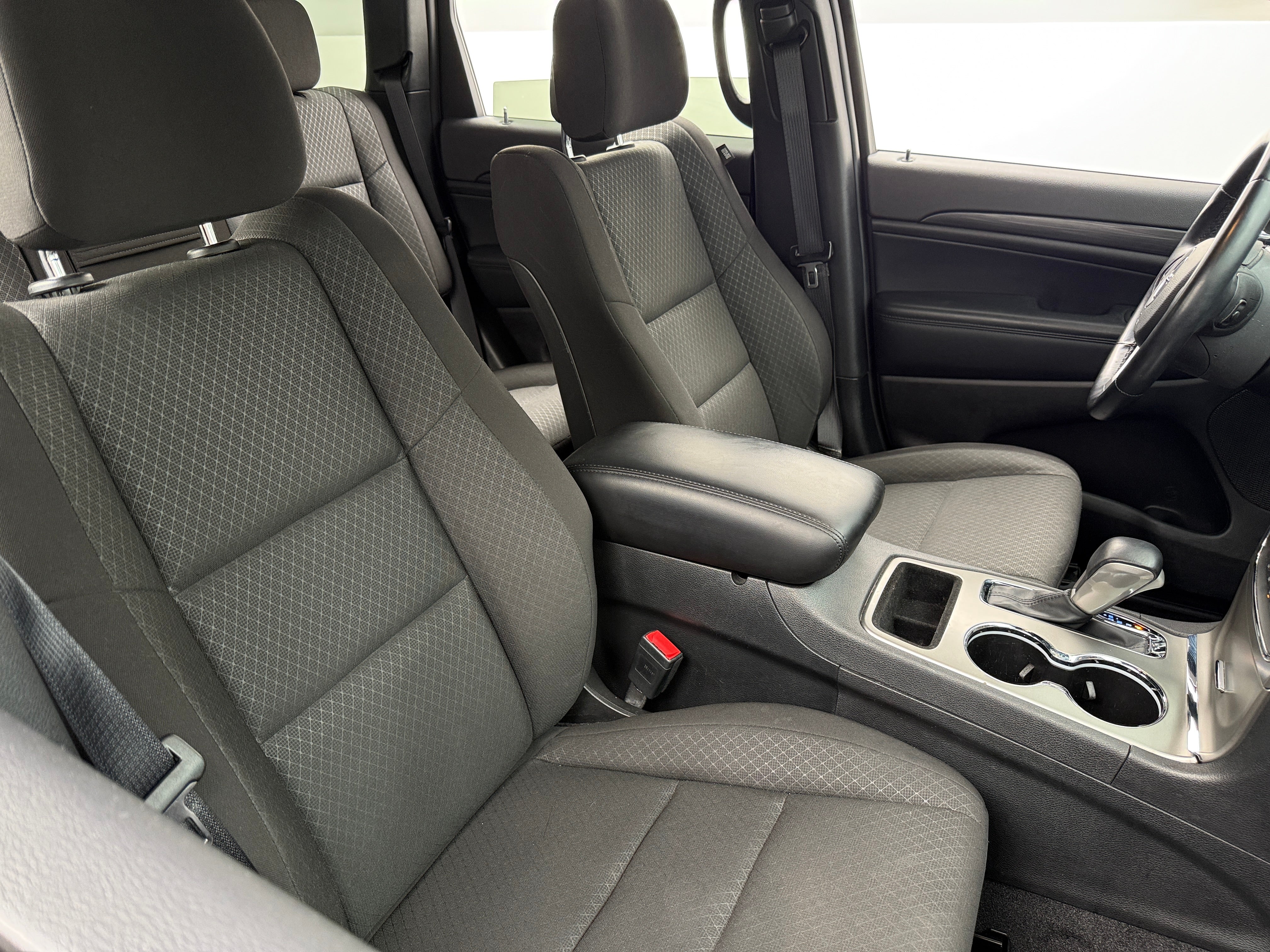 2021 Jeep Grand Cherokee Laredo 2