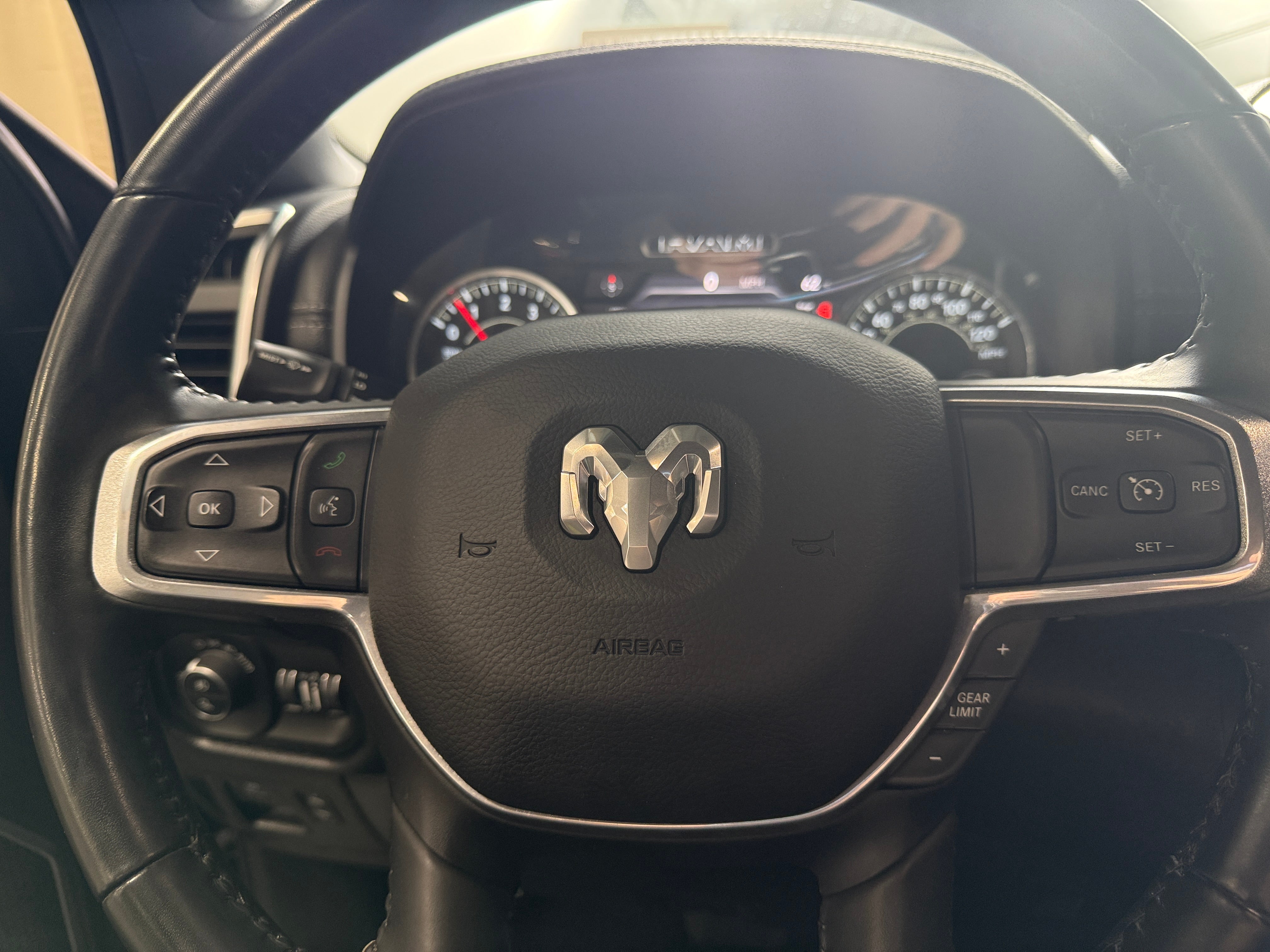2022 RAM 1500 Laramie 4
