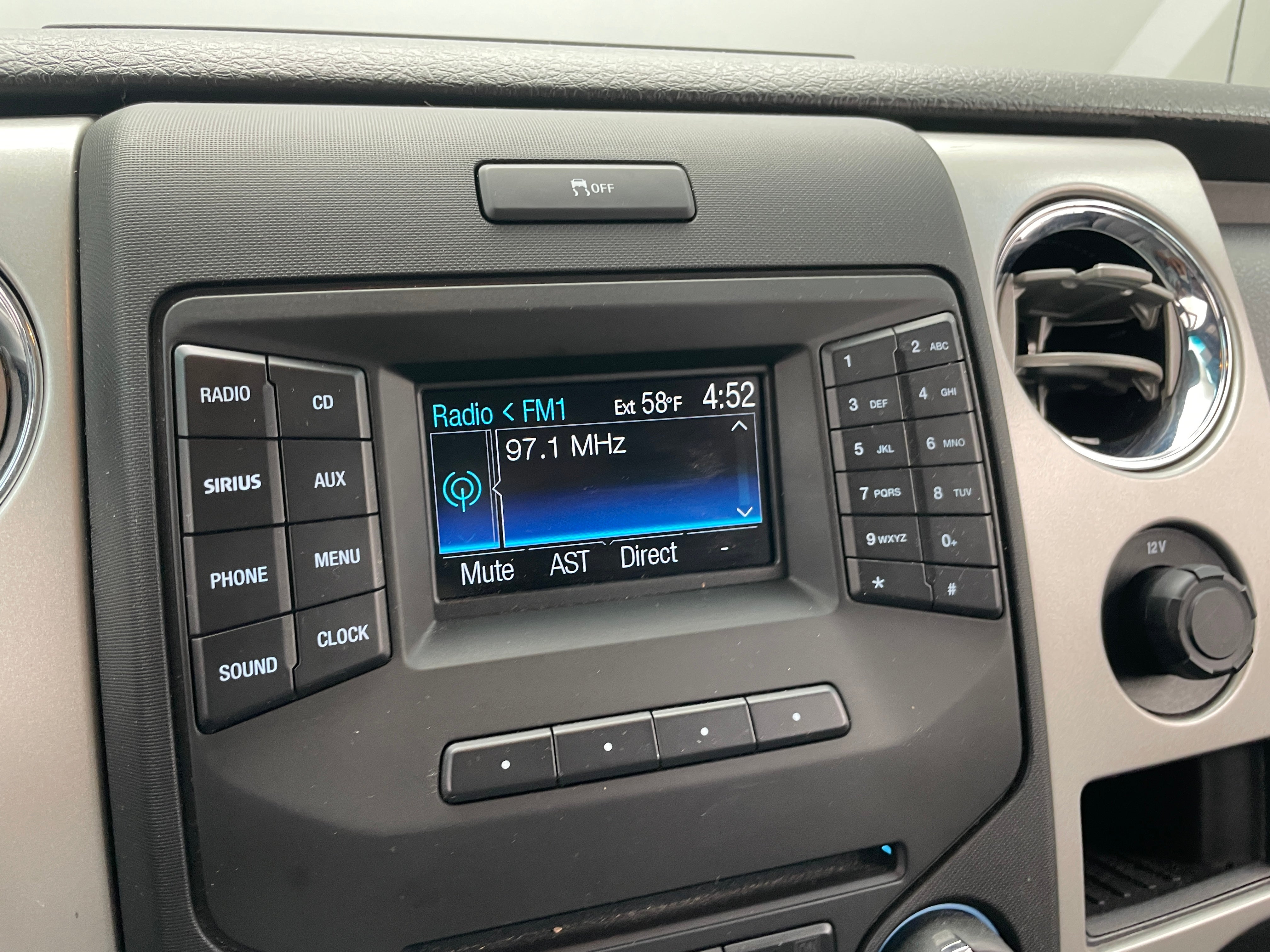 2014 Ford Econoline E-150 4
