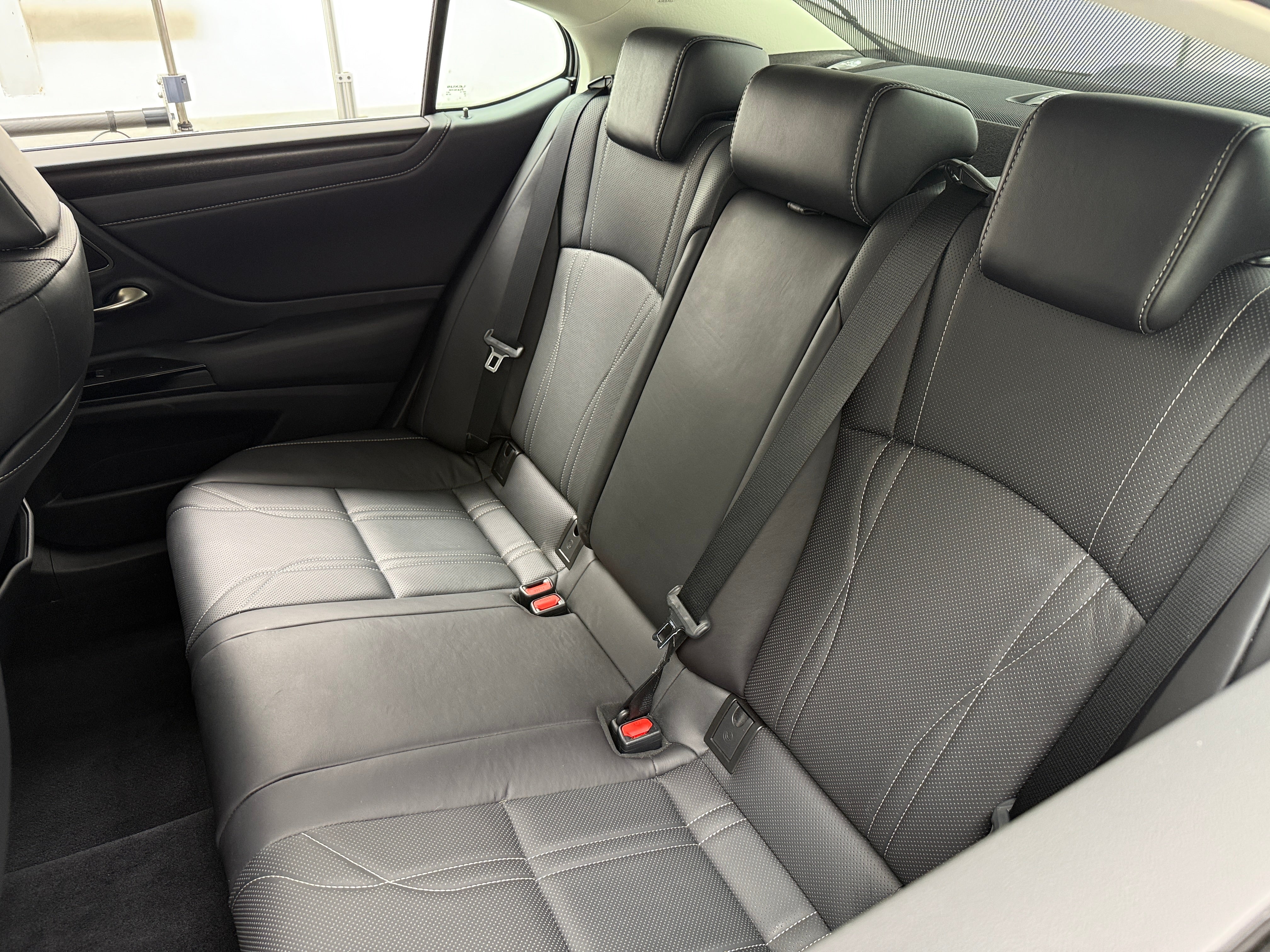 2022 Lexus ES Hybrid 300h Luxury 5