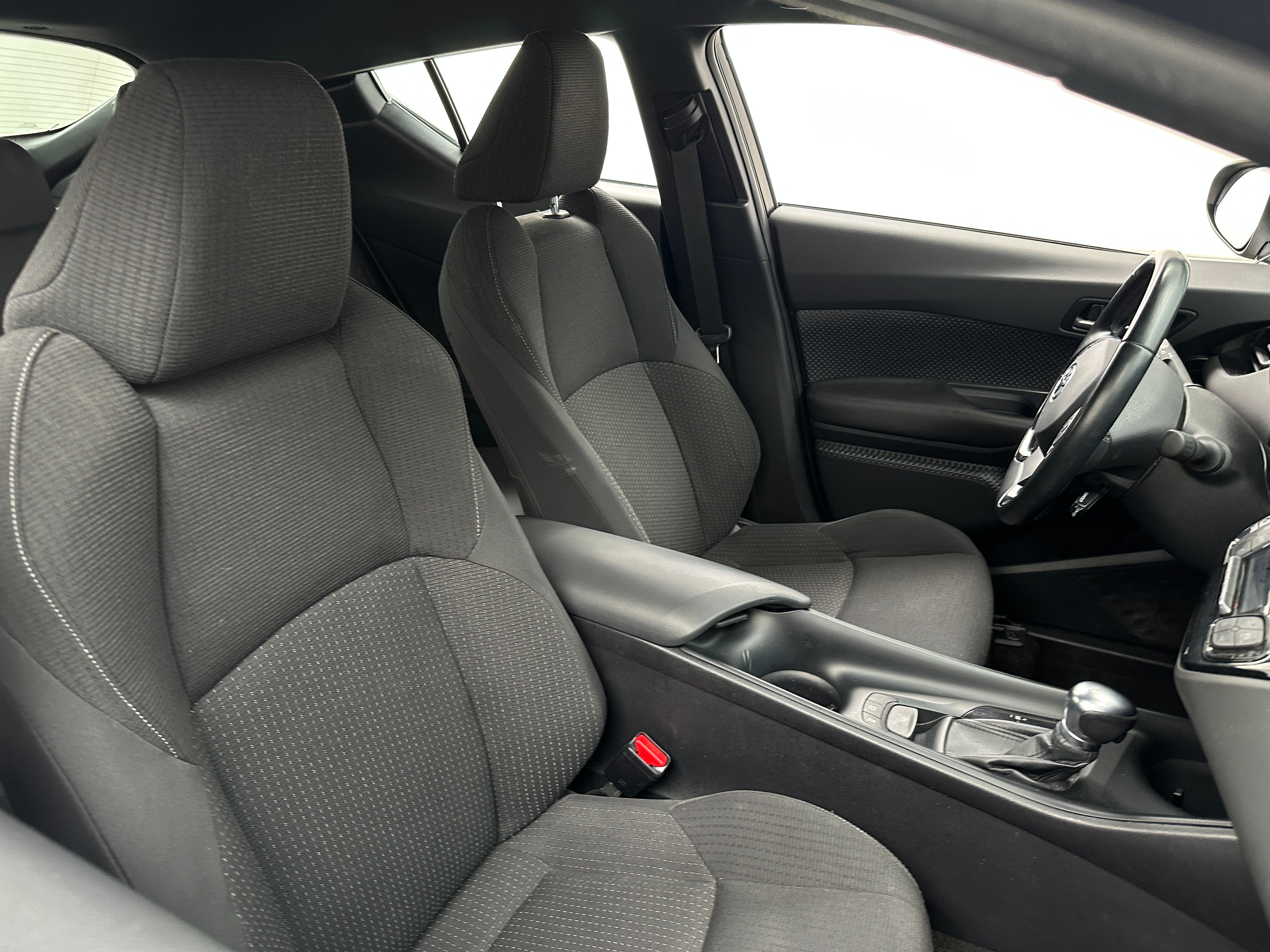 2018 Toyota C-HR XLE 2