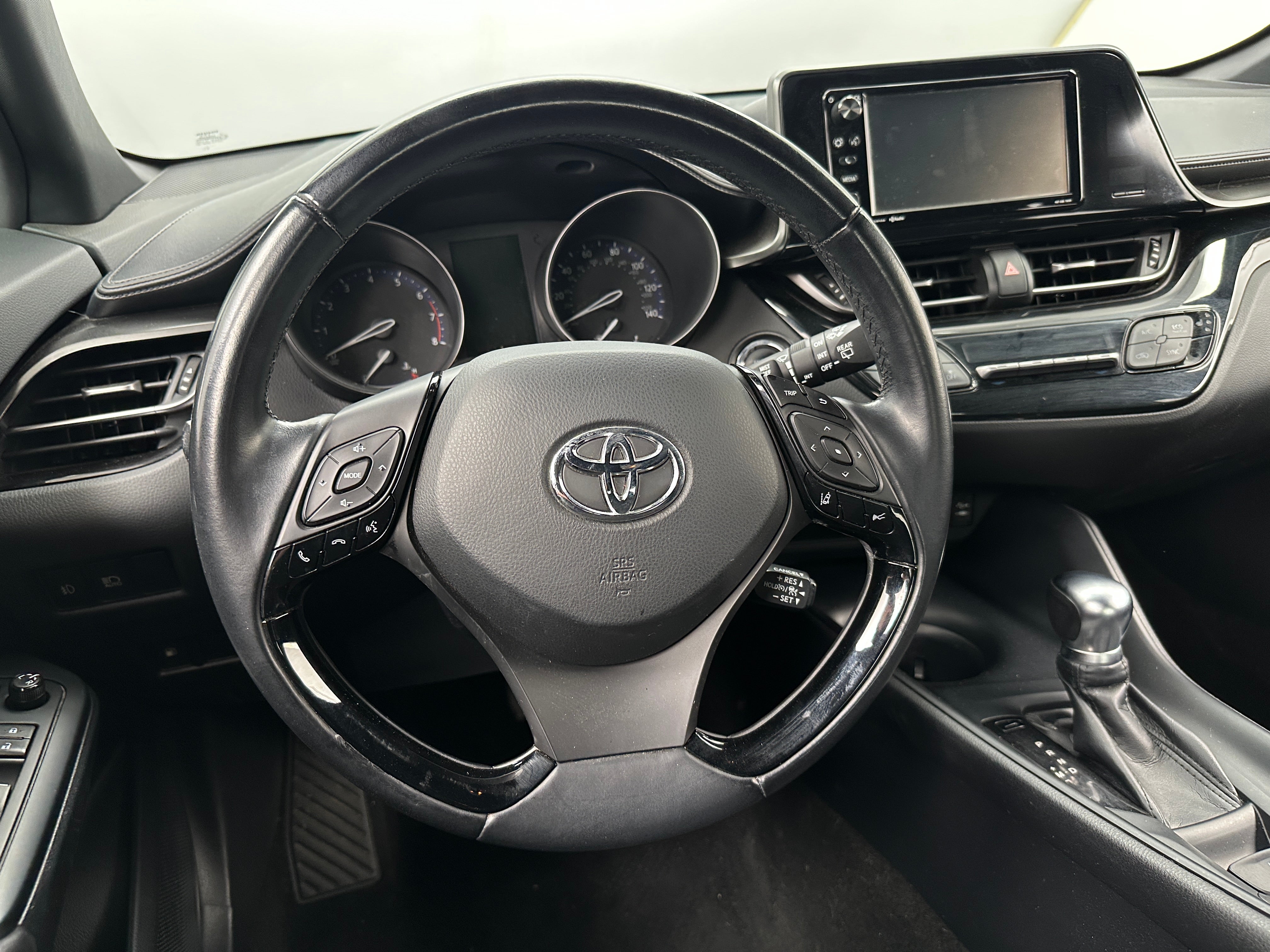 2018 Toyota C-HR XLE 5