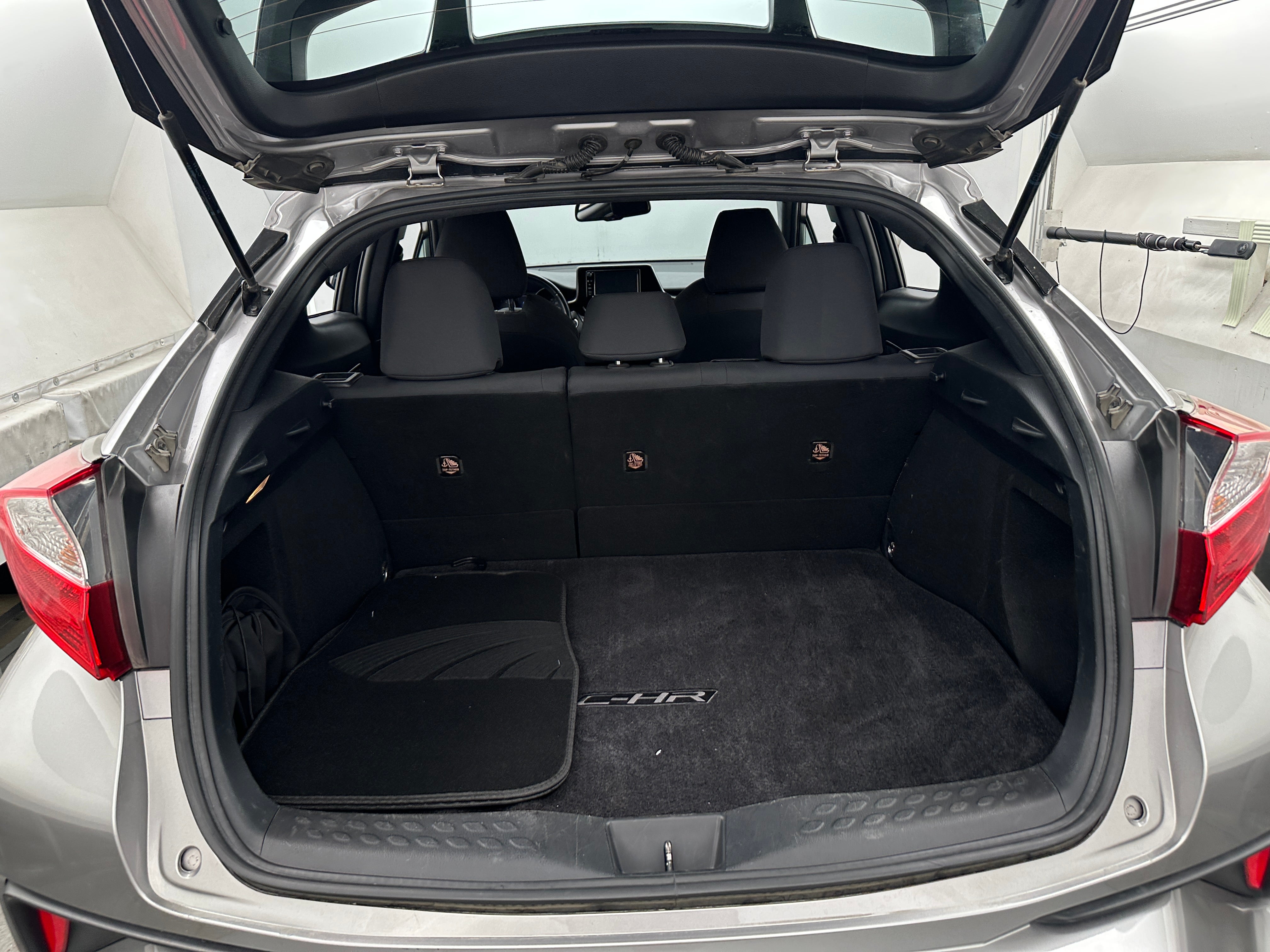 2018 Toyota C-HR XLE 7