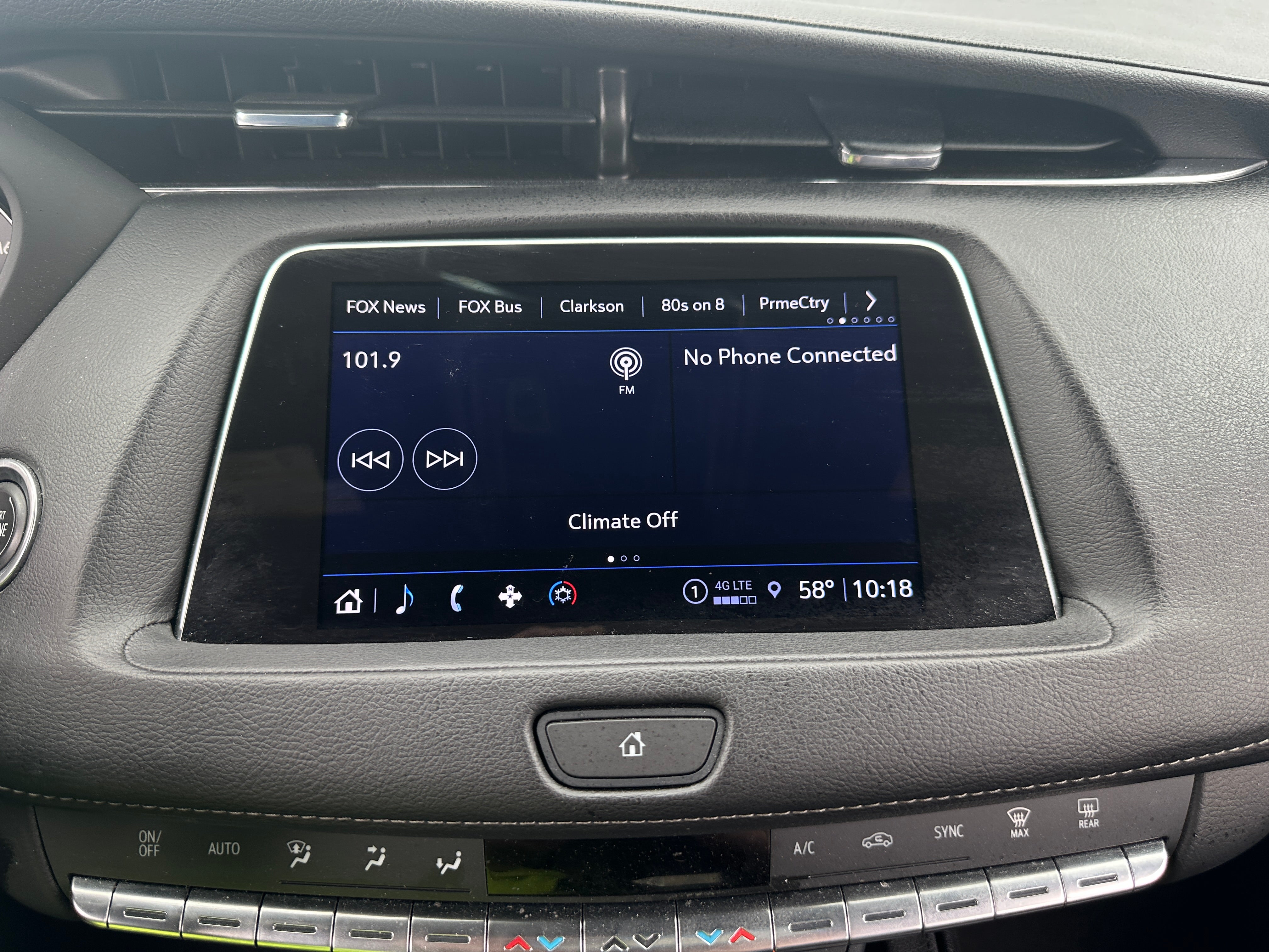 2023 Cadillac XT4 Premium Luxury 3