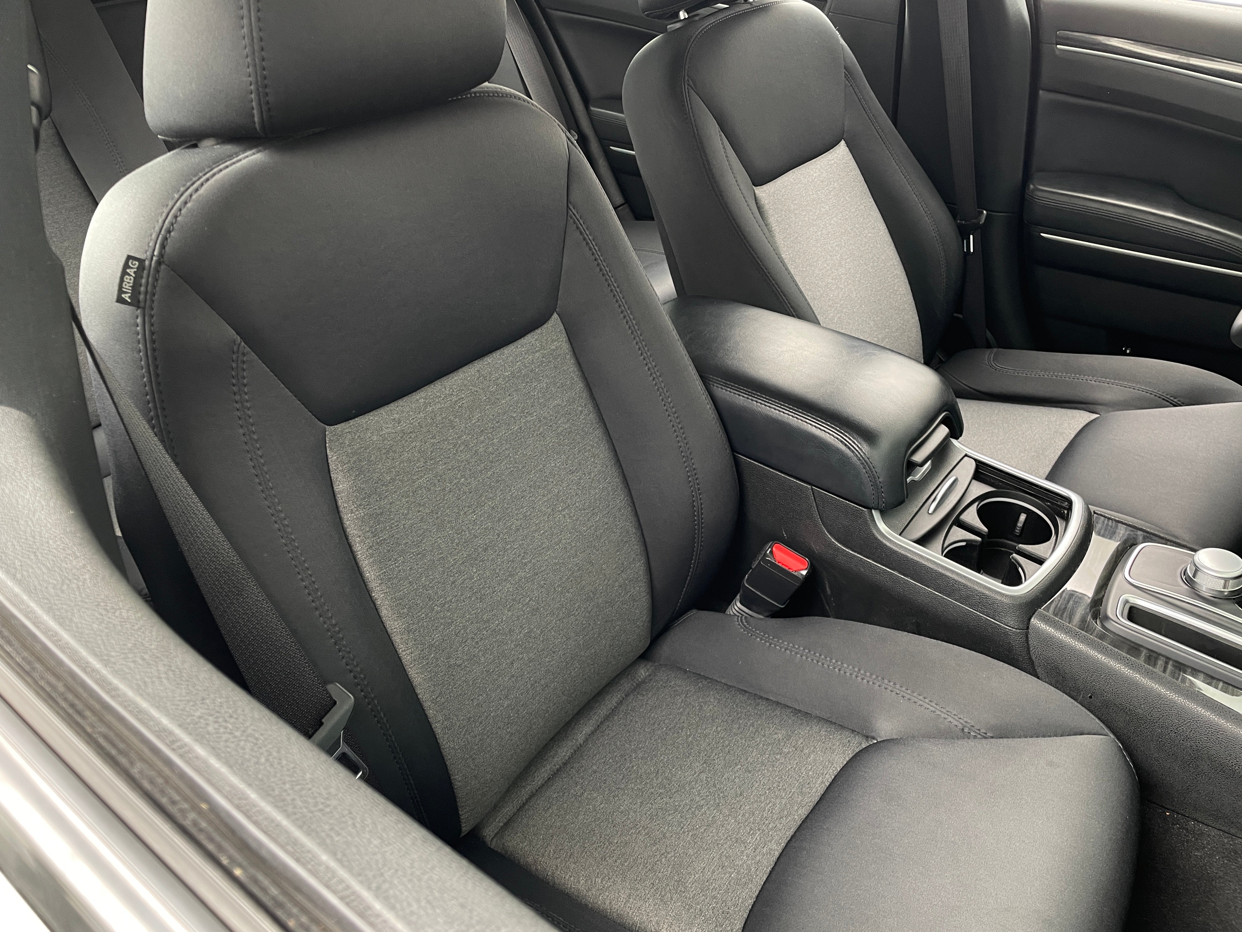 2022 Chrysler 300 Touring 2