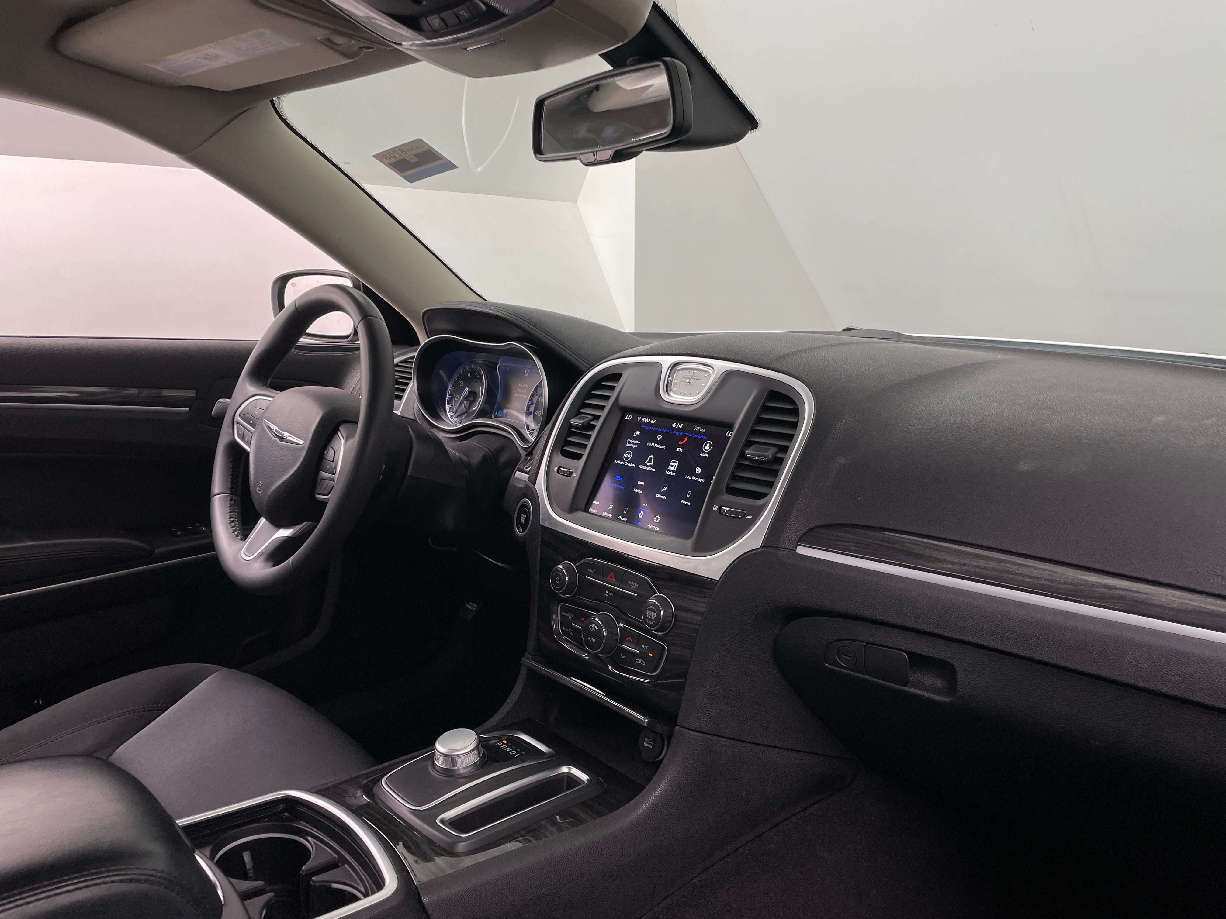 2022 Chrysler 300 Touring 3