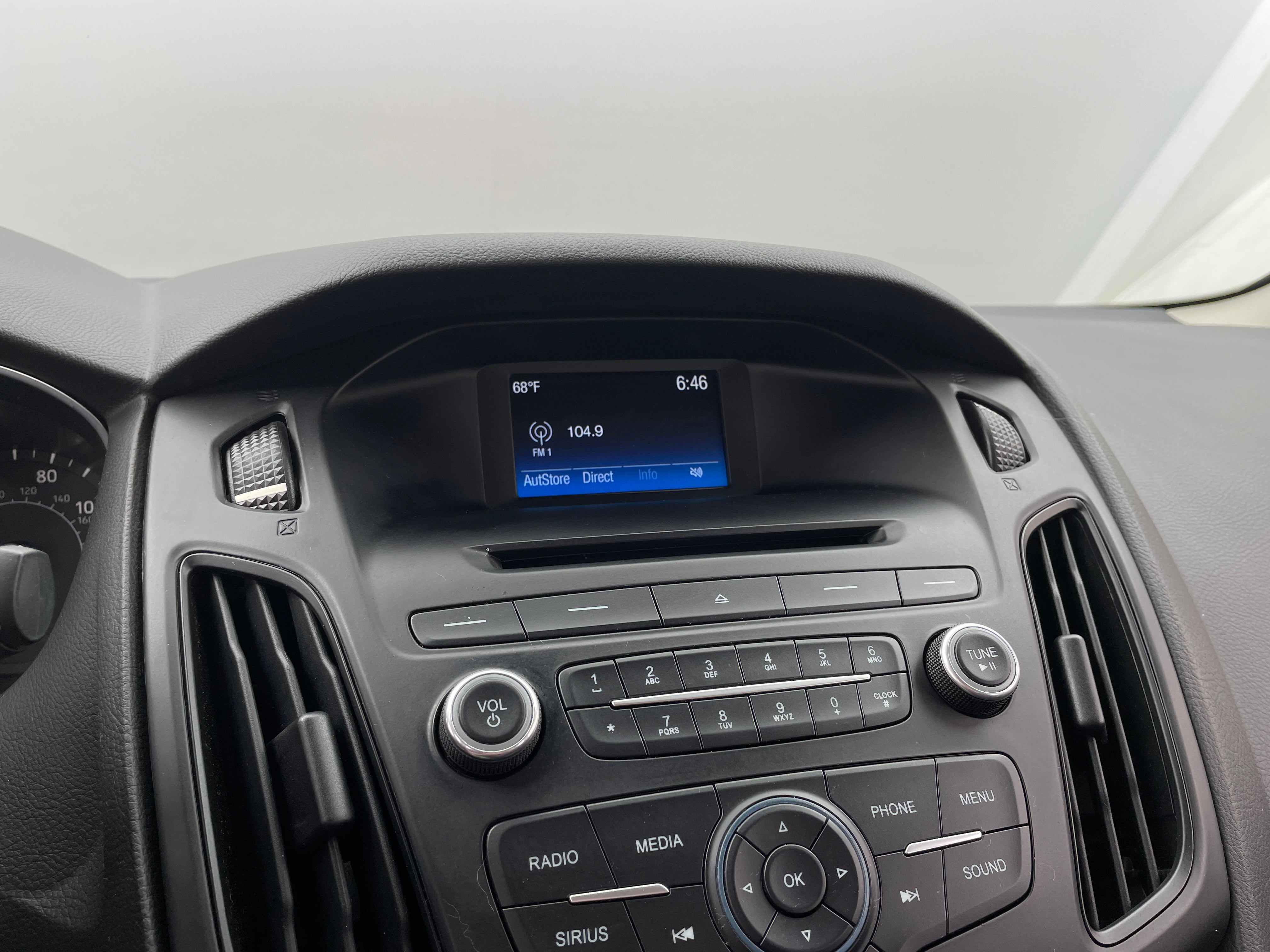 2017 Ford Focus SE 4