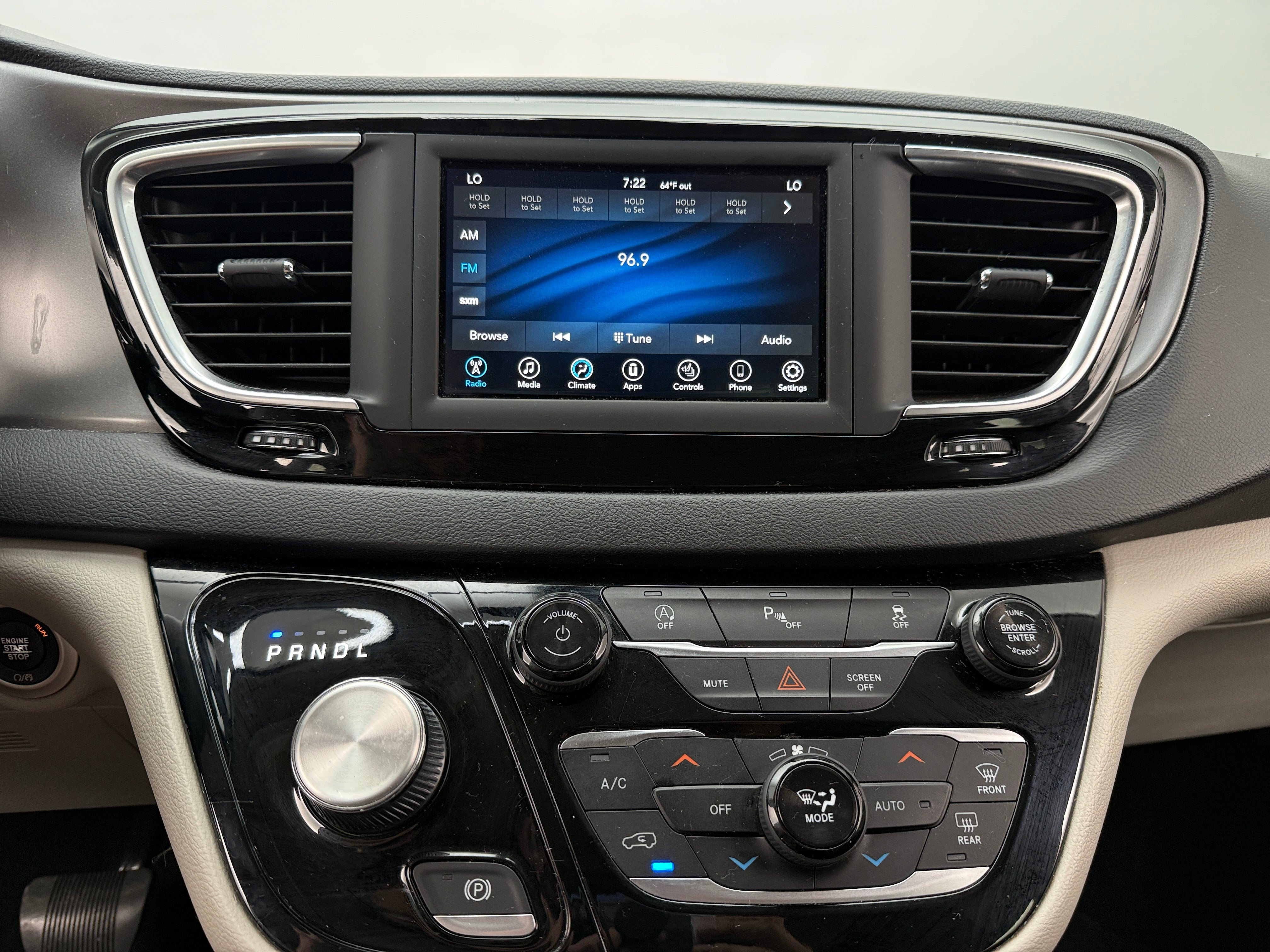 2020 Chrysler Pacifica Touring L 3
