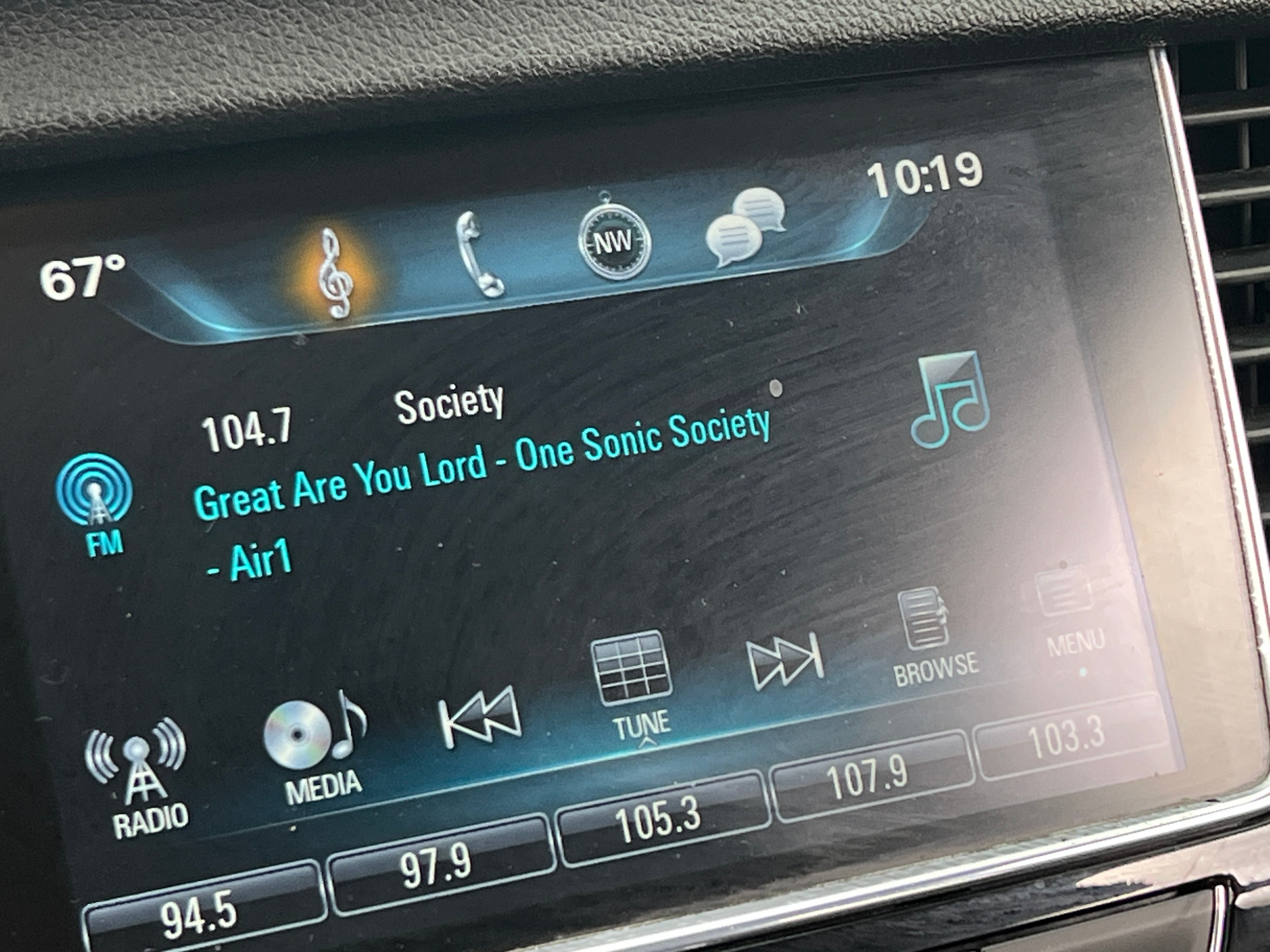 2019 Buick Encore Essence 3