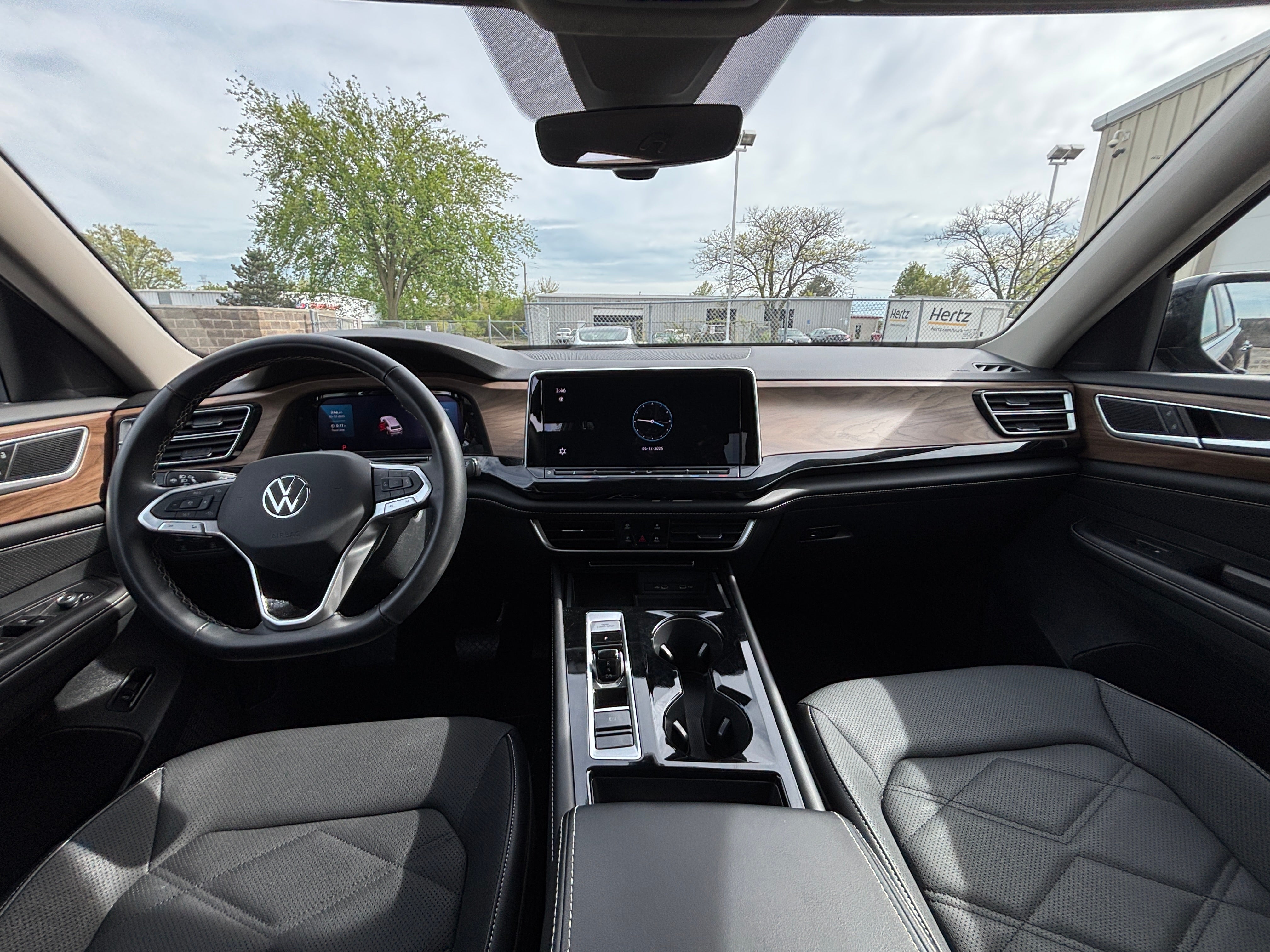 2024 Volkswagen Atlas SE 3