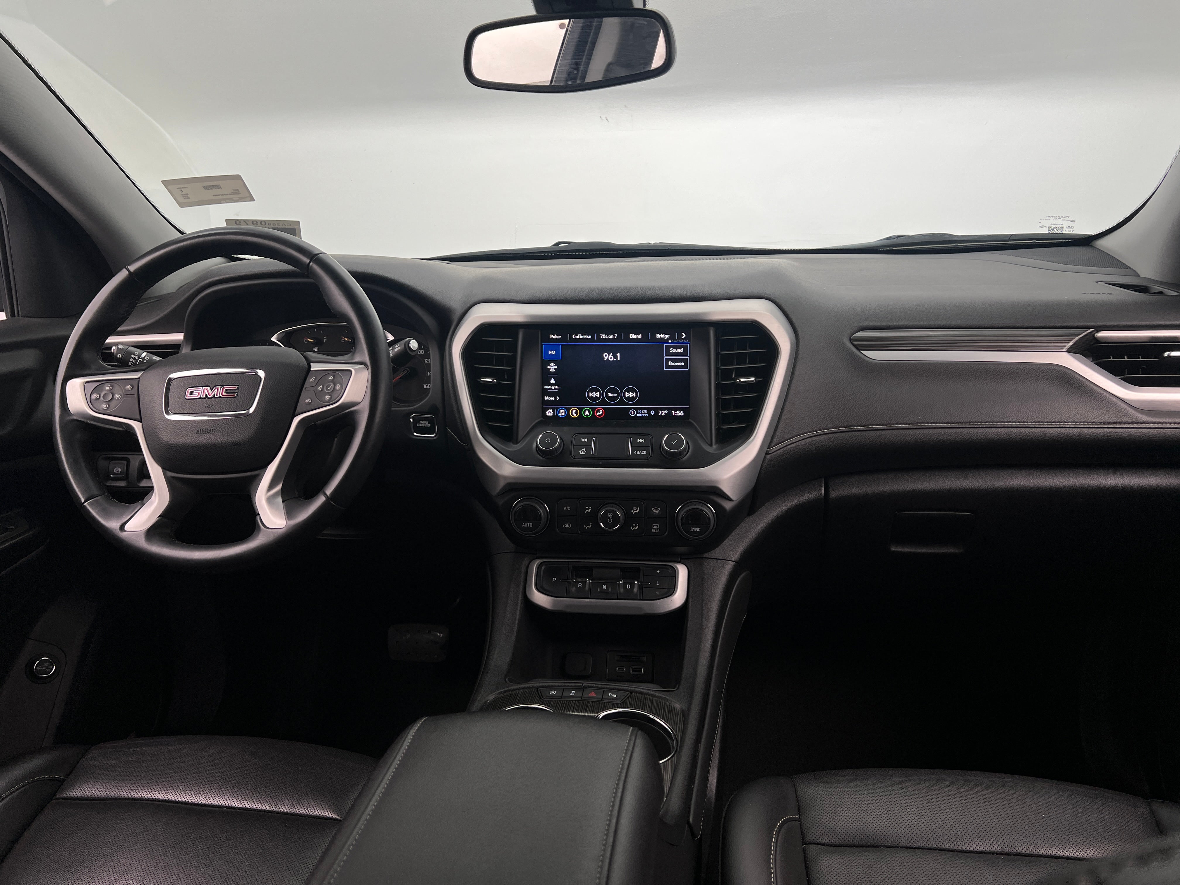 2023 GMC Acadia SLT 2