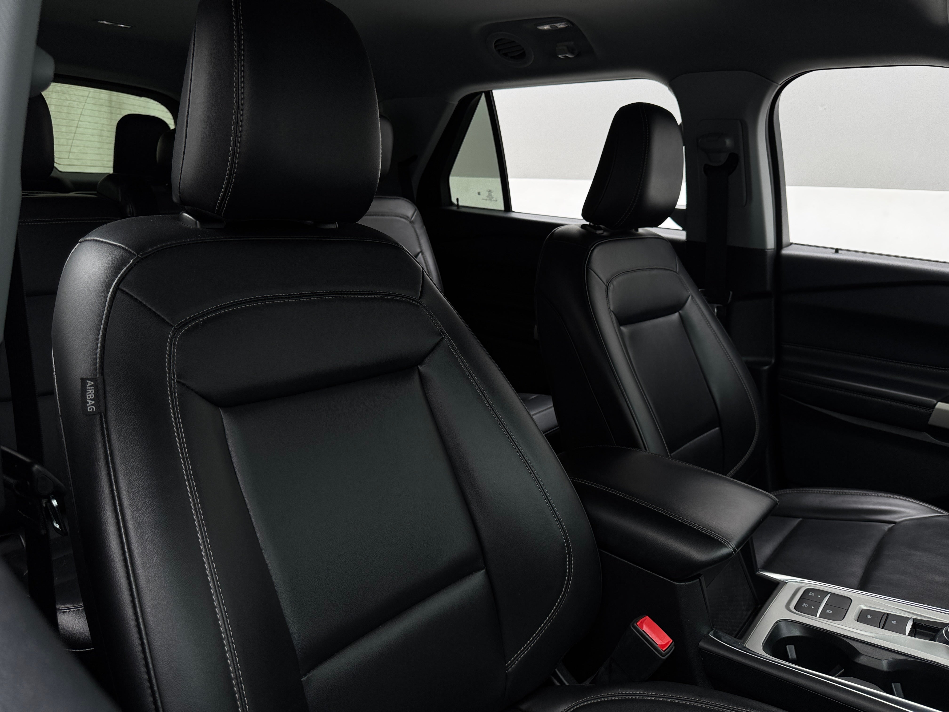 2023 Ford Explorer XLT 2