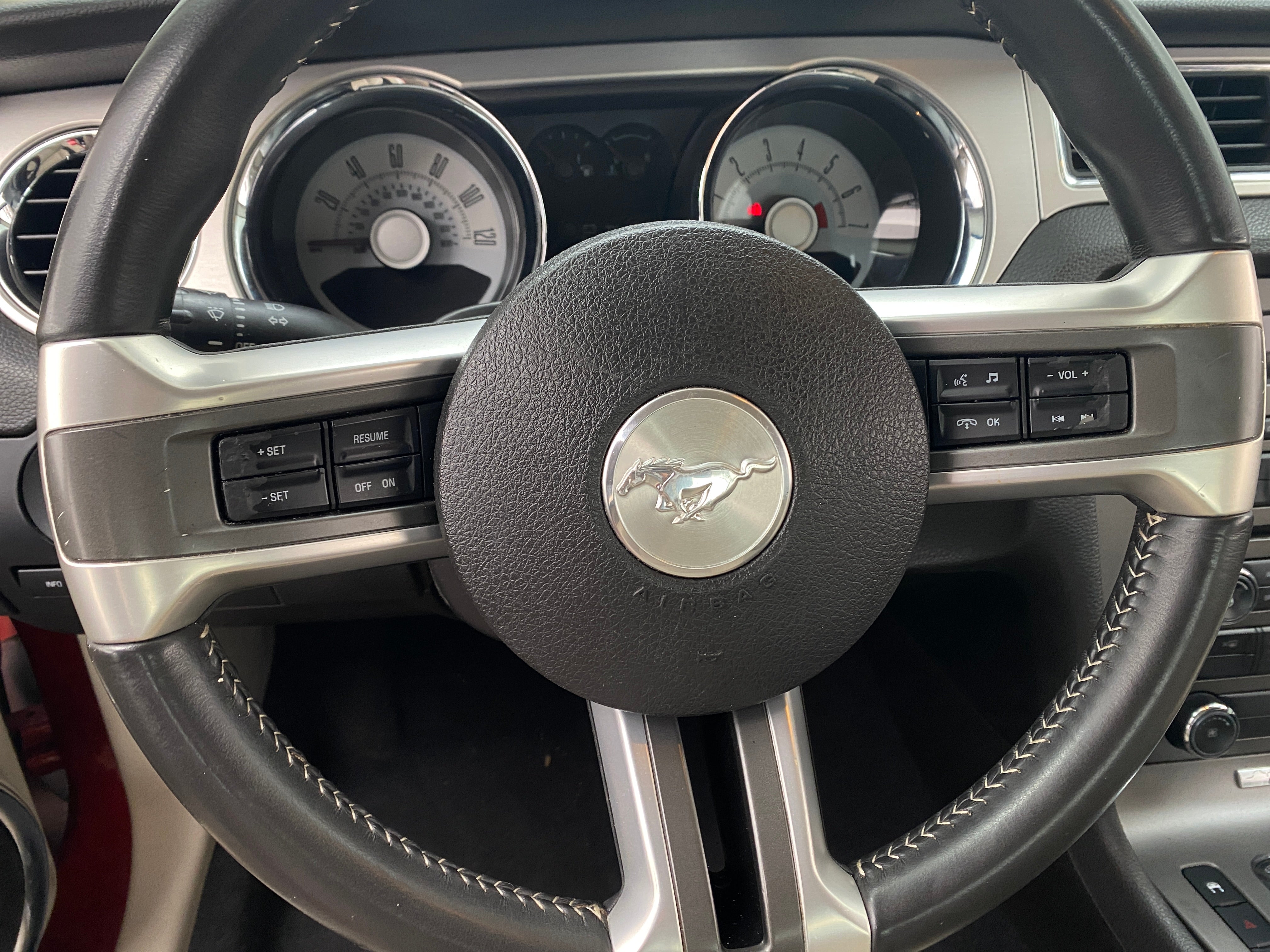 2010 Ford Mustang Premium 4