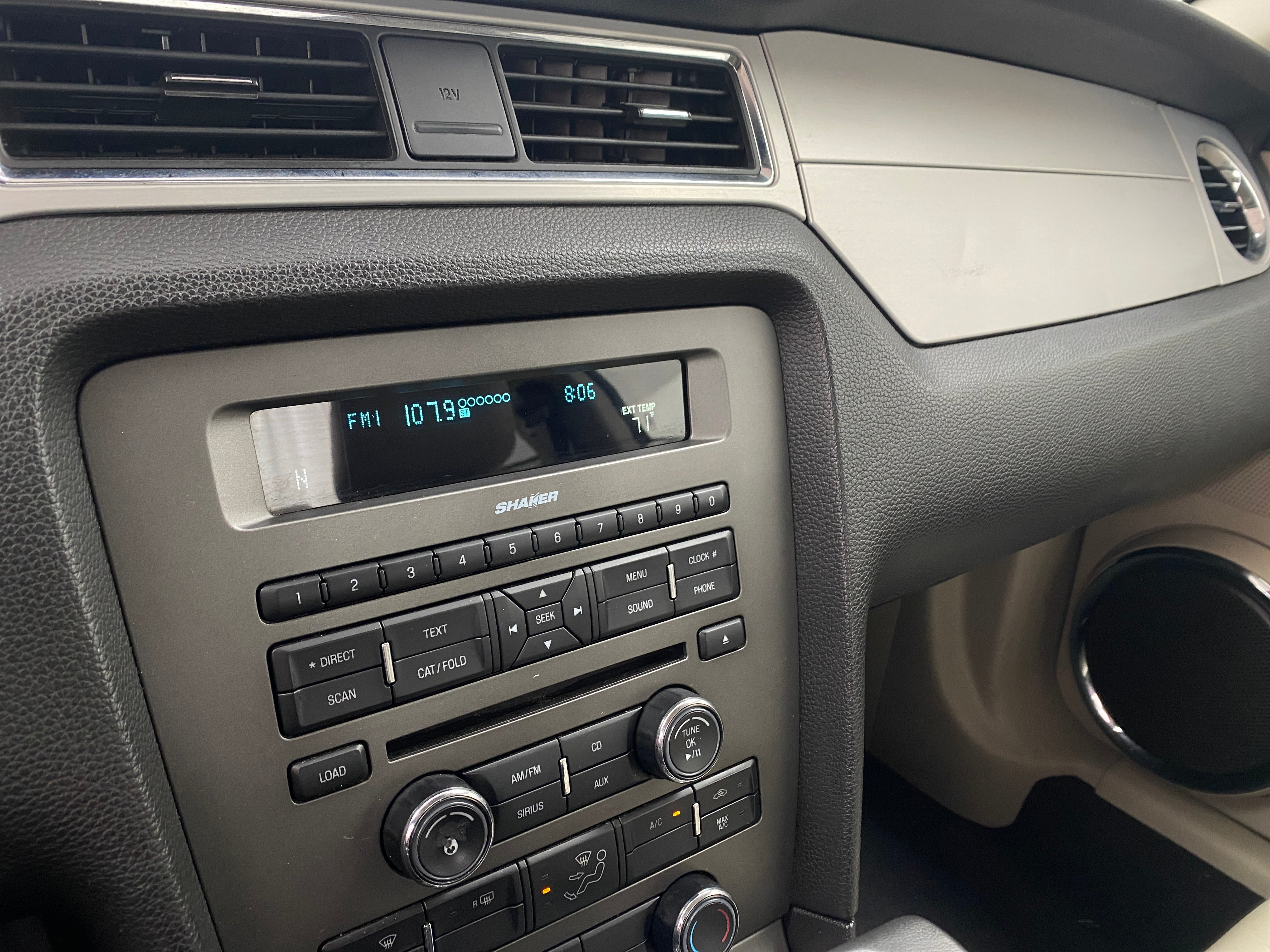 2010 Ford Mustang Premium 3