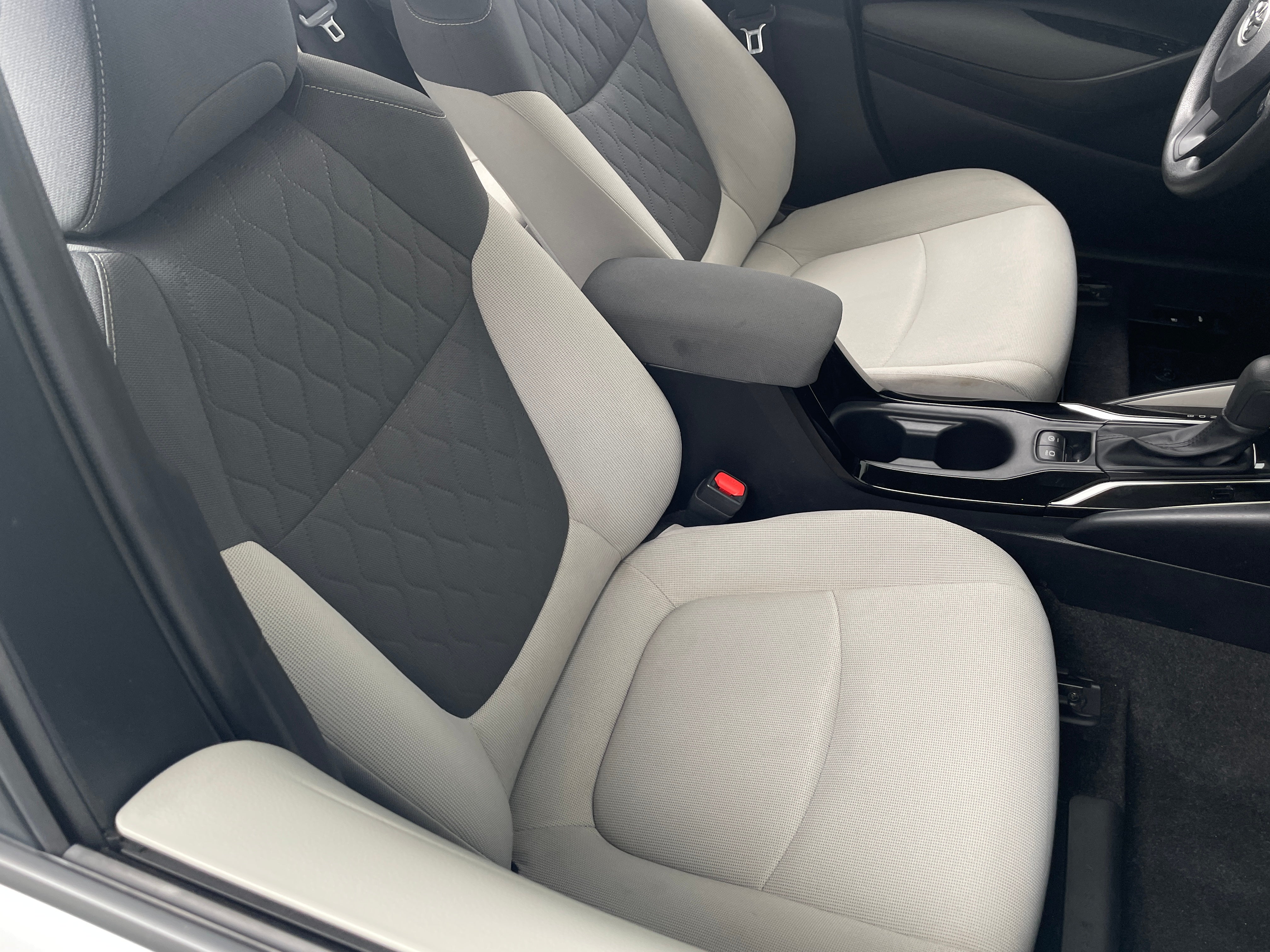 2022 Toyota Corolla LE 2