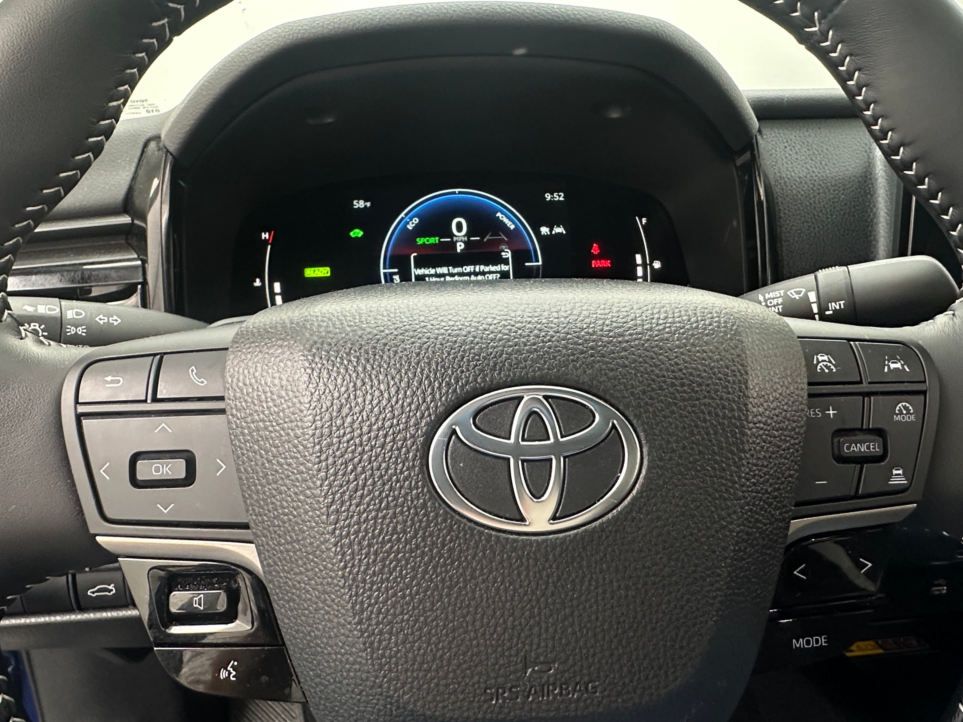 2025 Toyota Camry SE 4