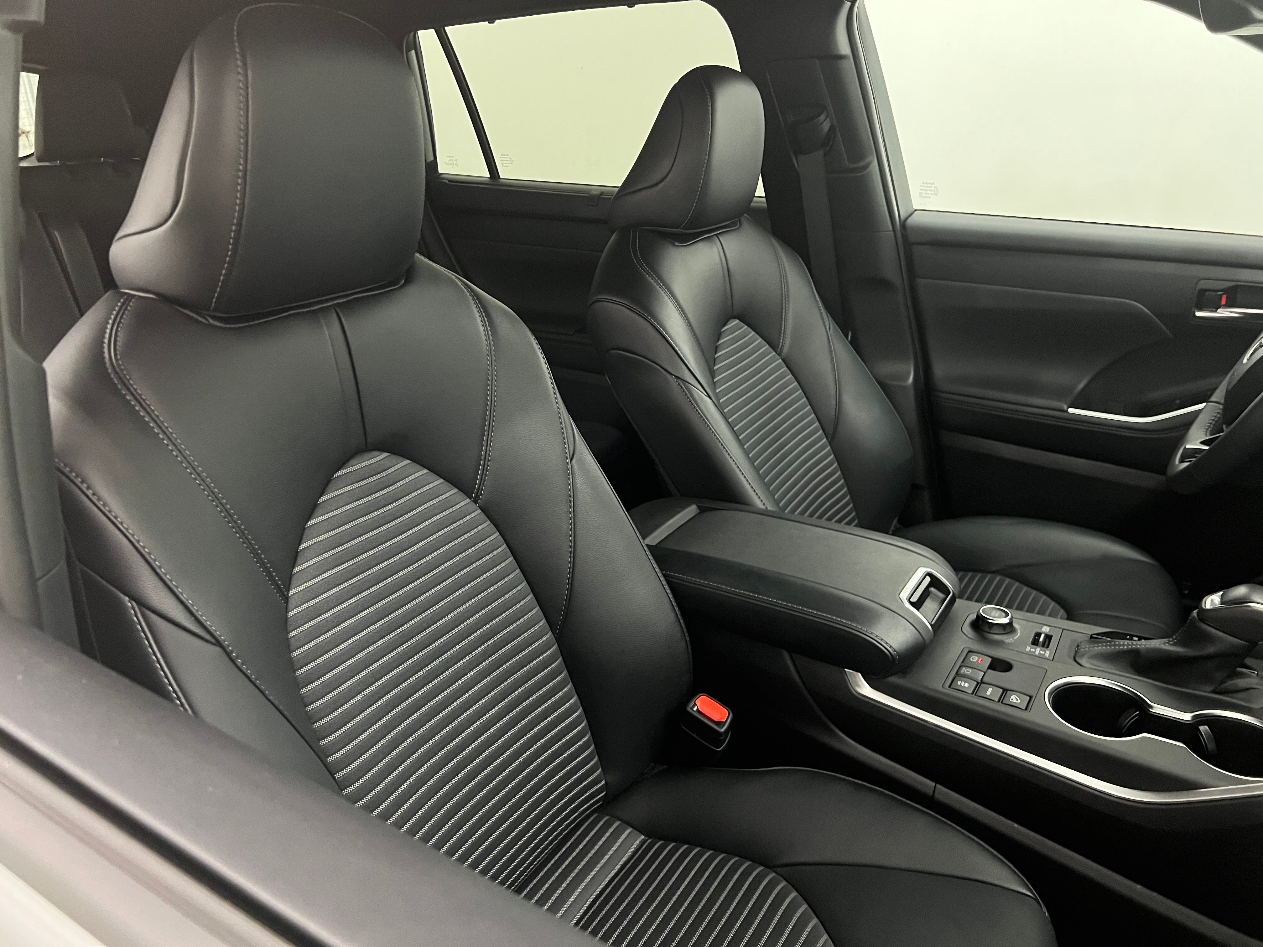 2024 Toyota Highlander XSE 2