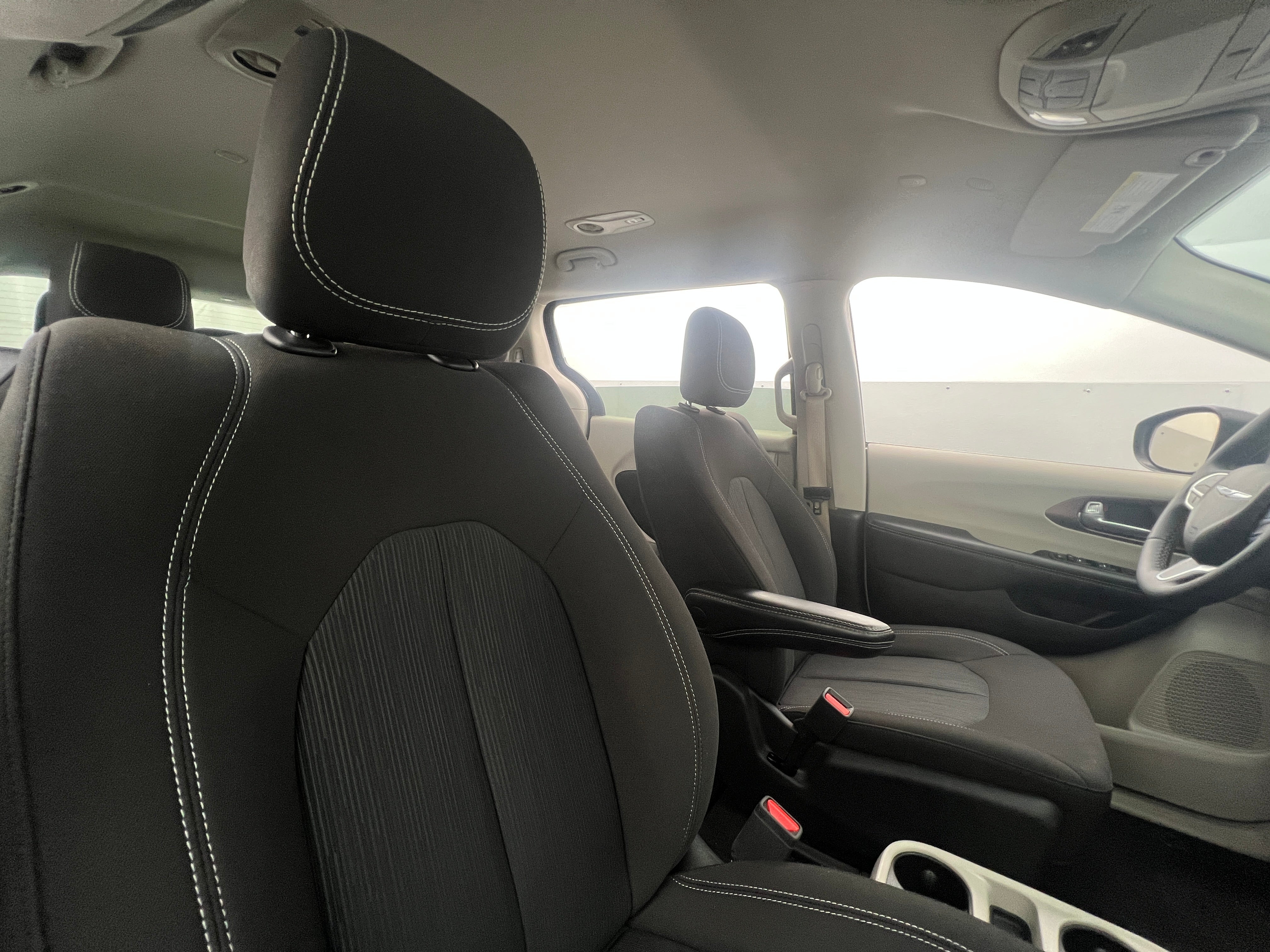 2024 Chrysler Voyager LX 2