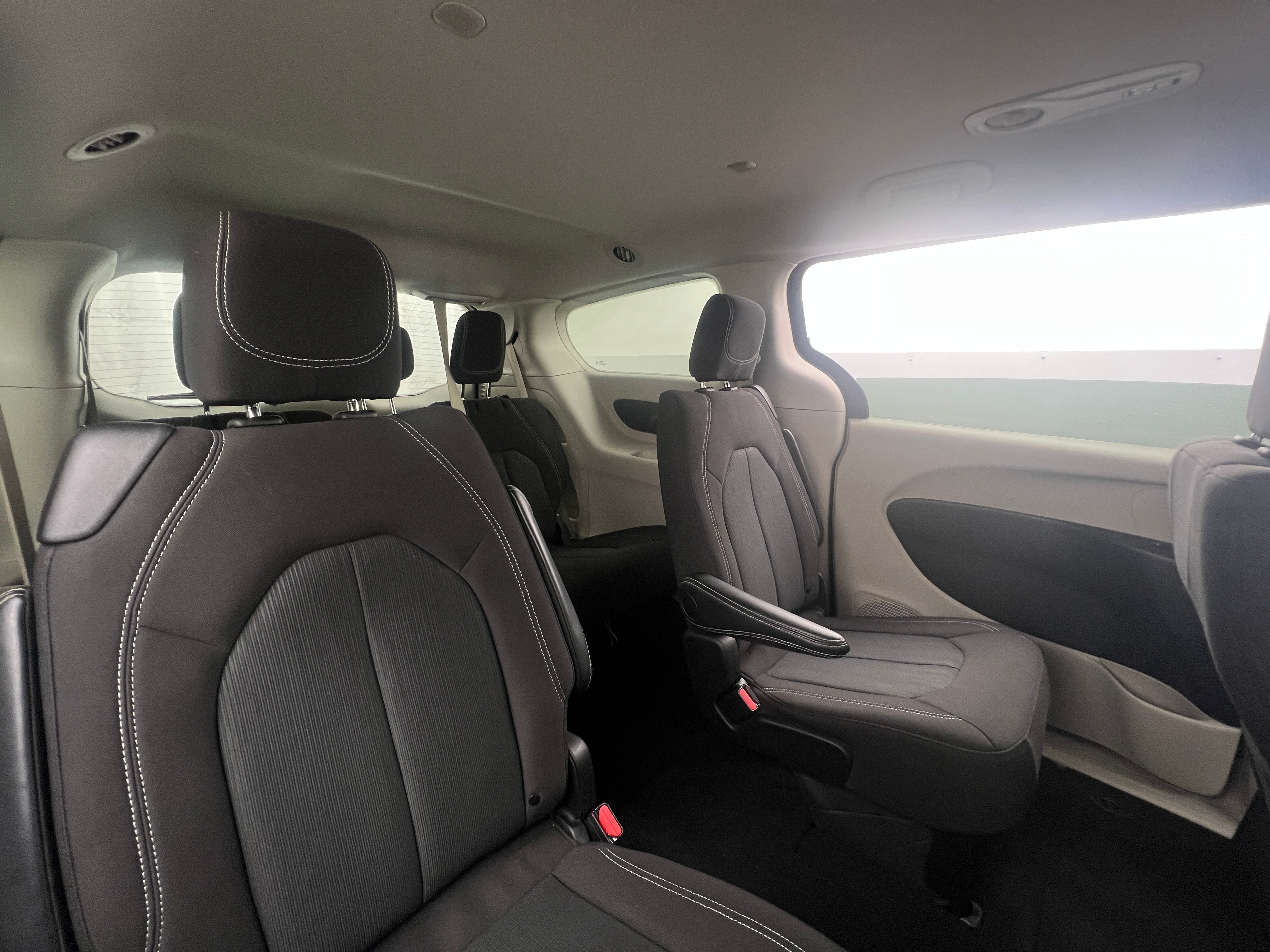 2024 Chrysler Voyager LX 6