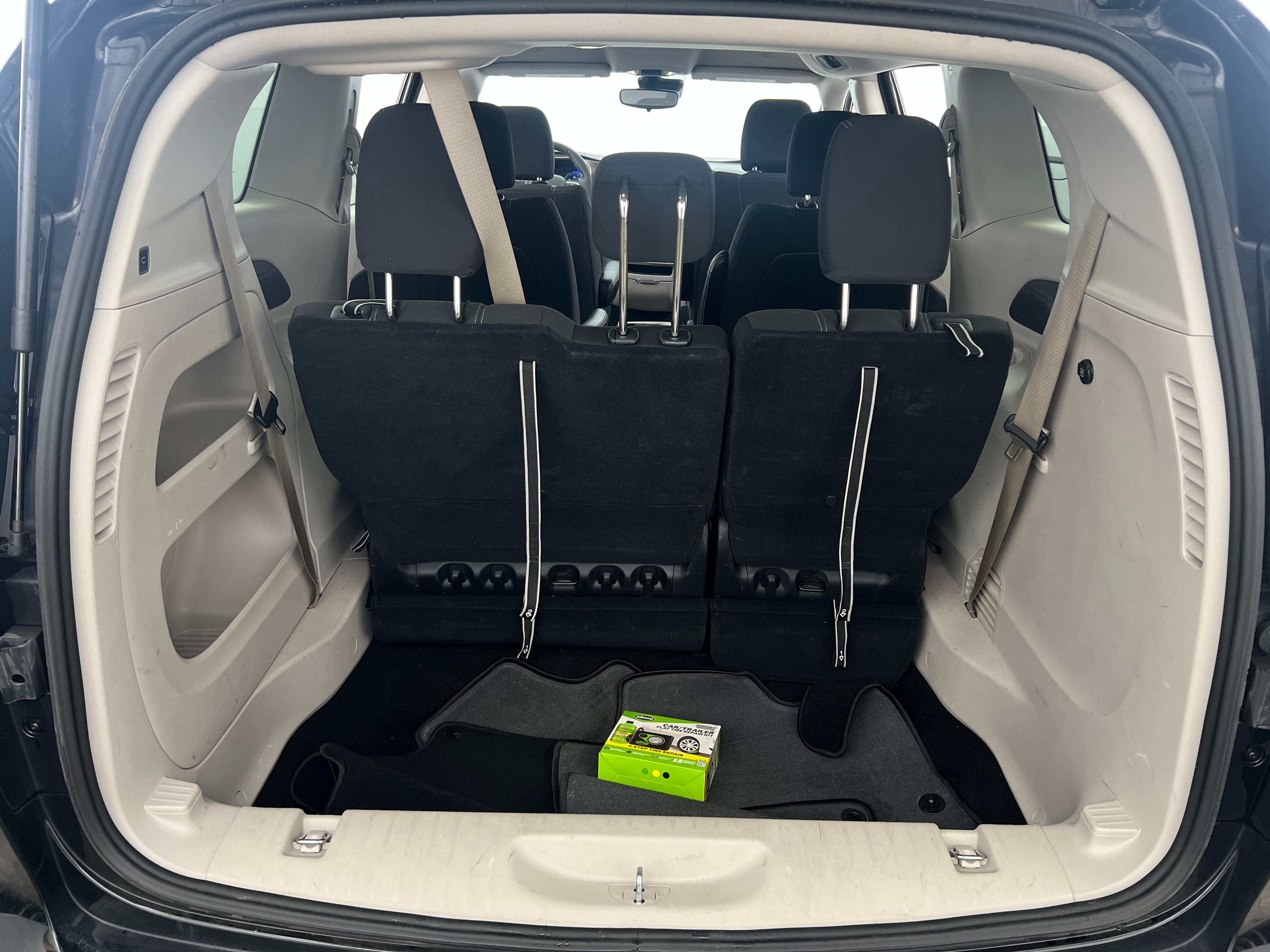 2024 Chrysler Voyager LX 7