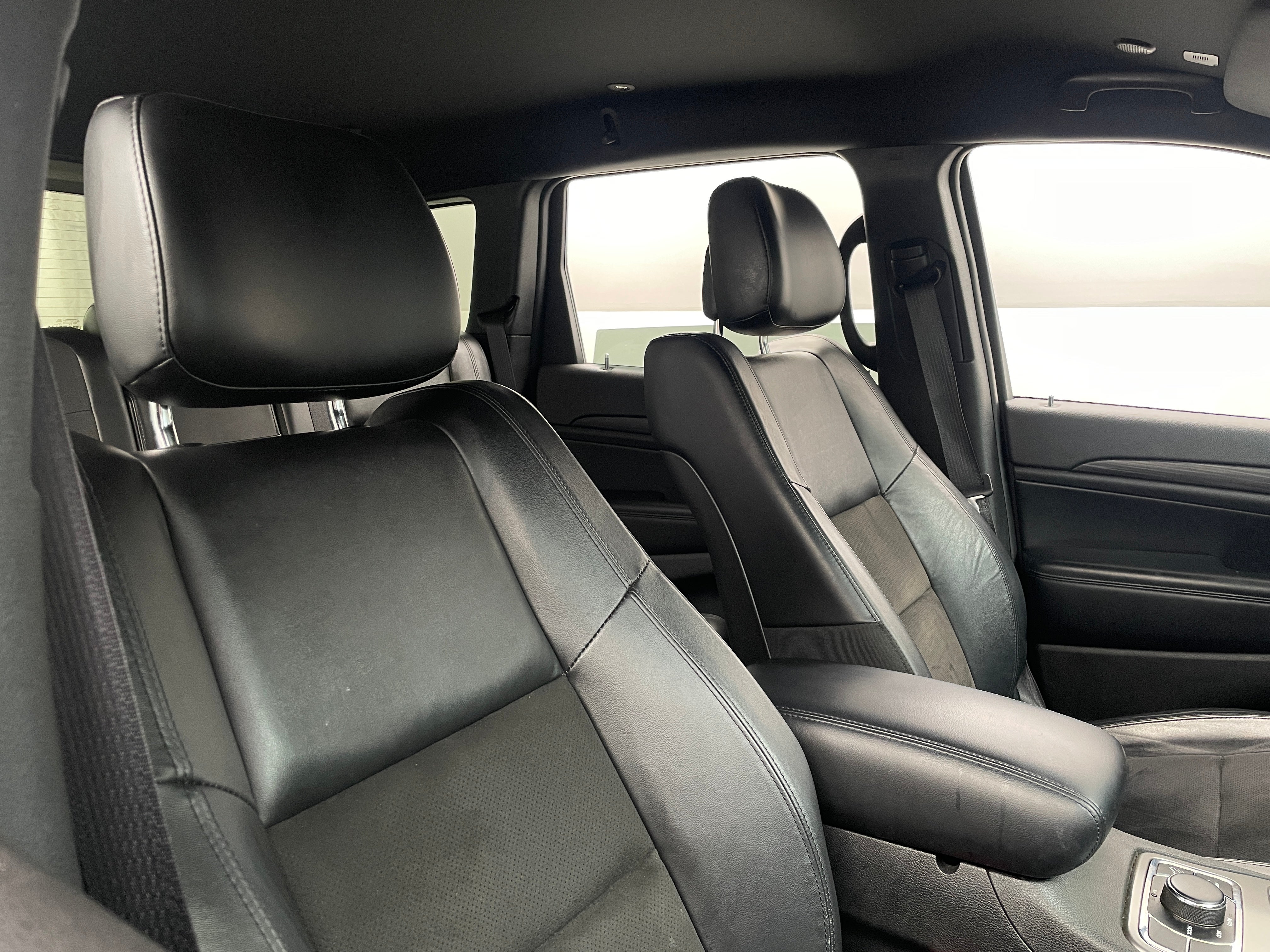 2022 Jeep Grand Cherokee Laredo 2