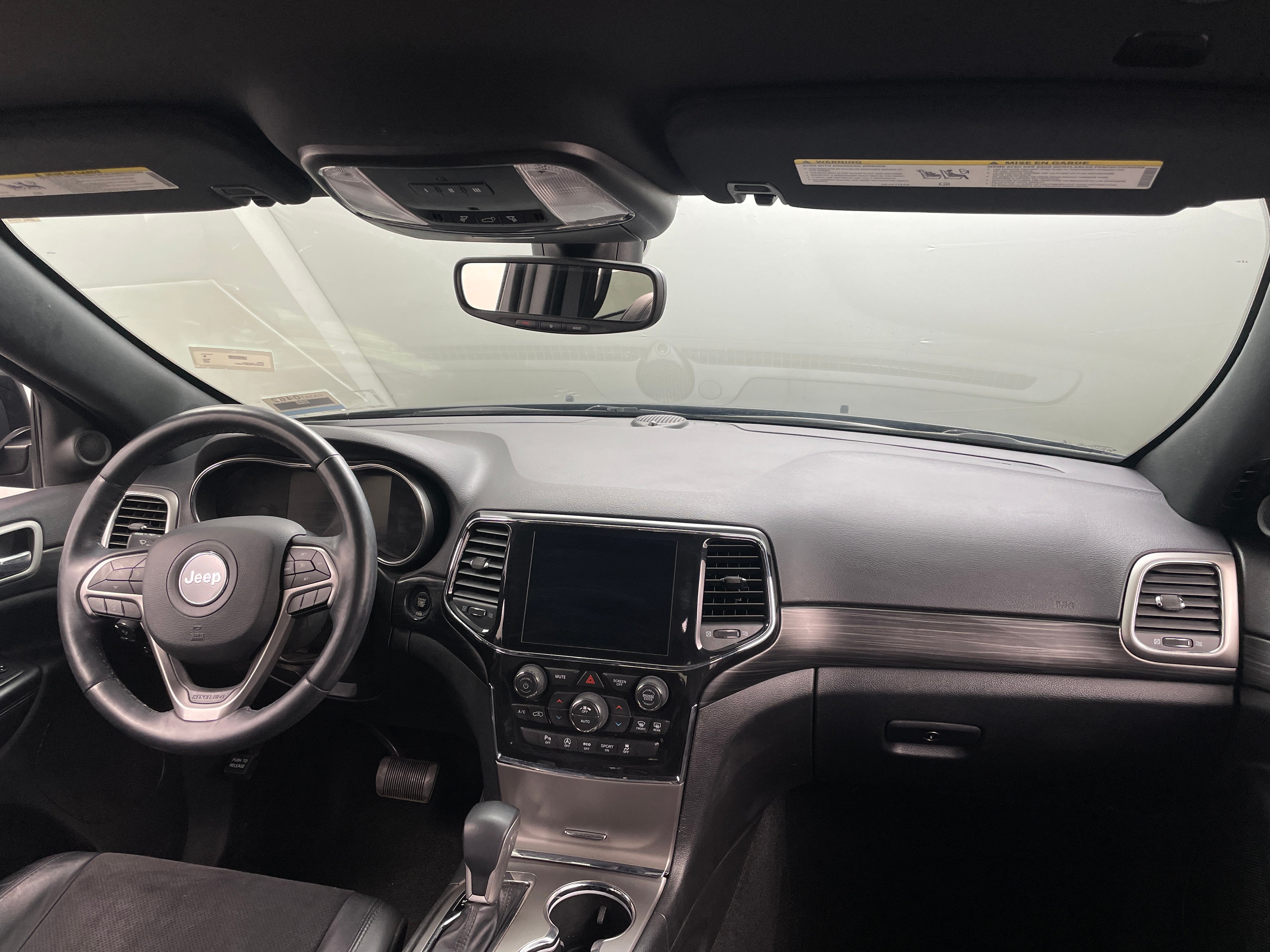 2022 Jeep Grand Cherokee Laredo 3