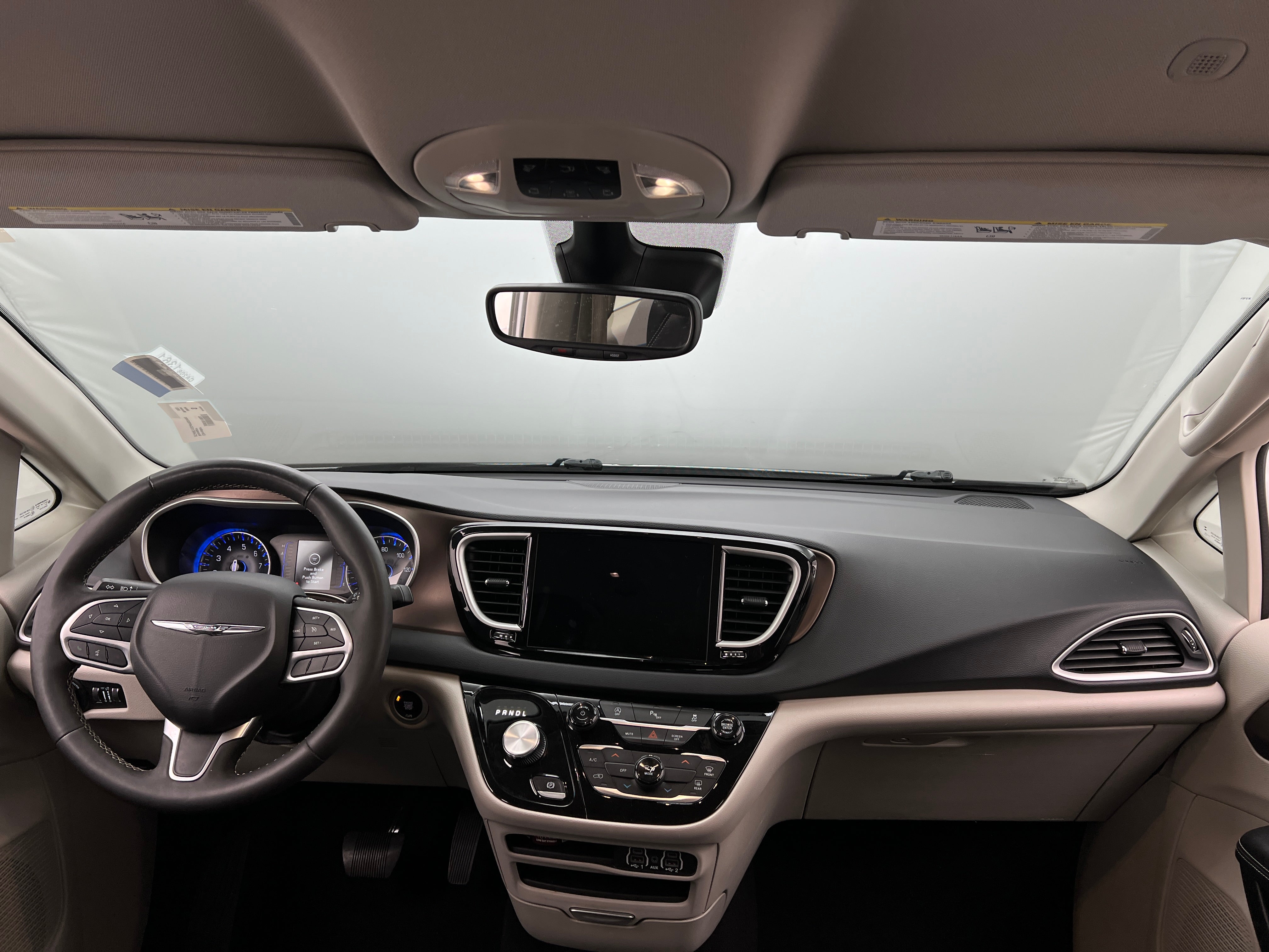 2023 Chrysler Voyager LX 3