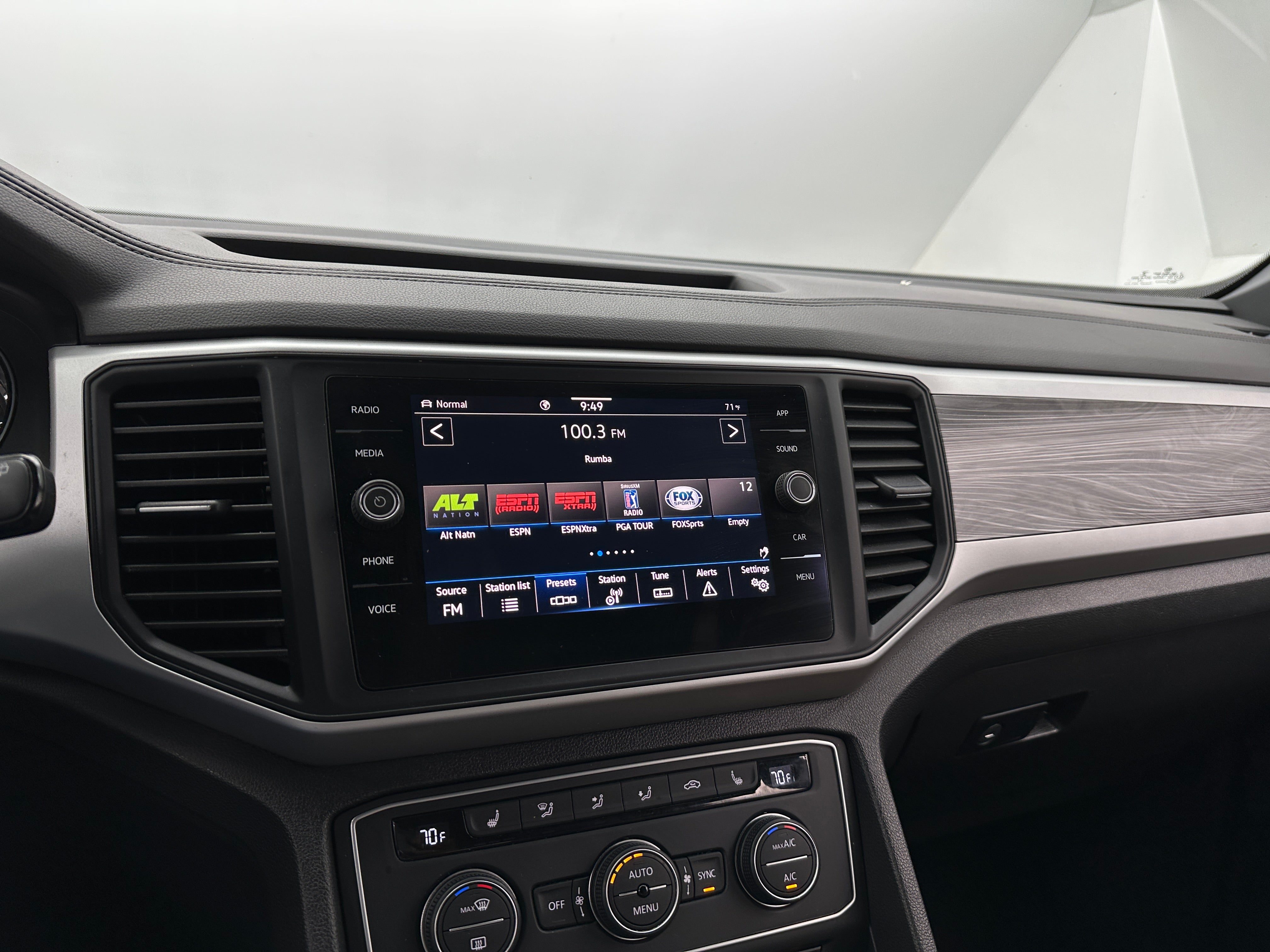 Thumbnail: 2021 Volkswagen Atlas - 3