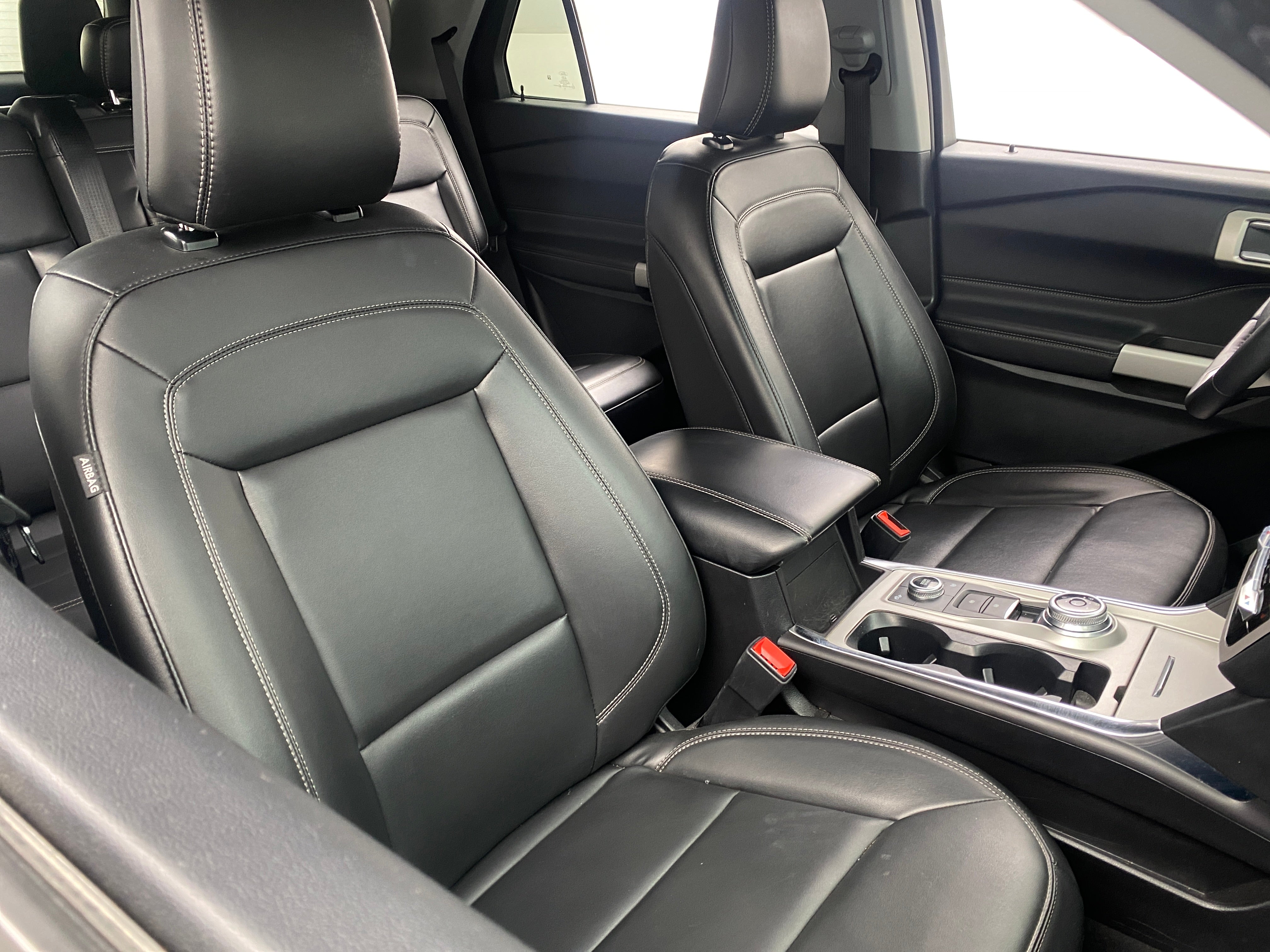 2024 Ford Explorer XLT 2