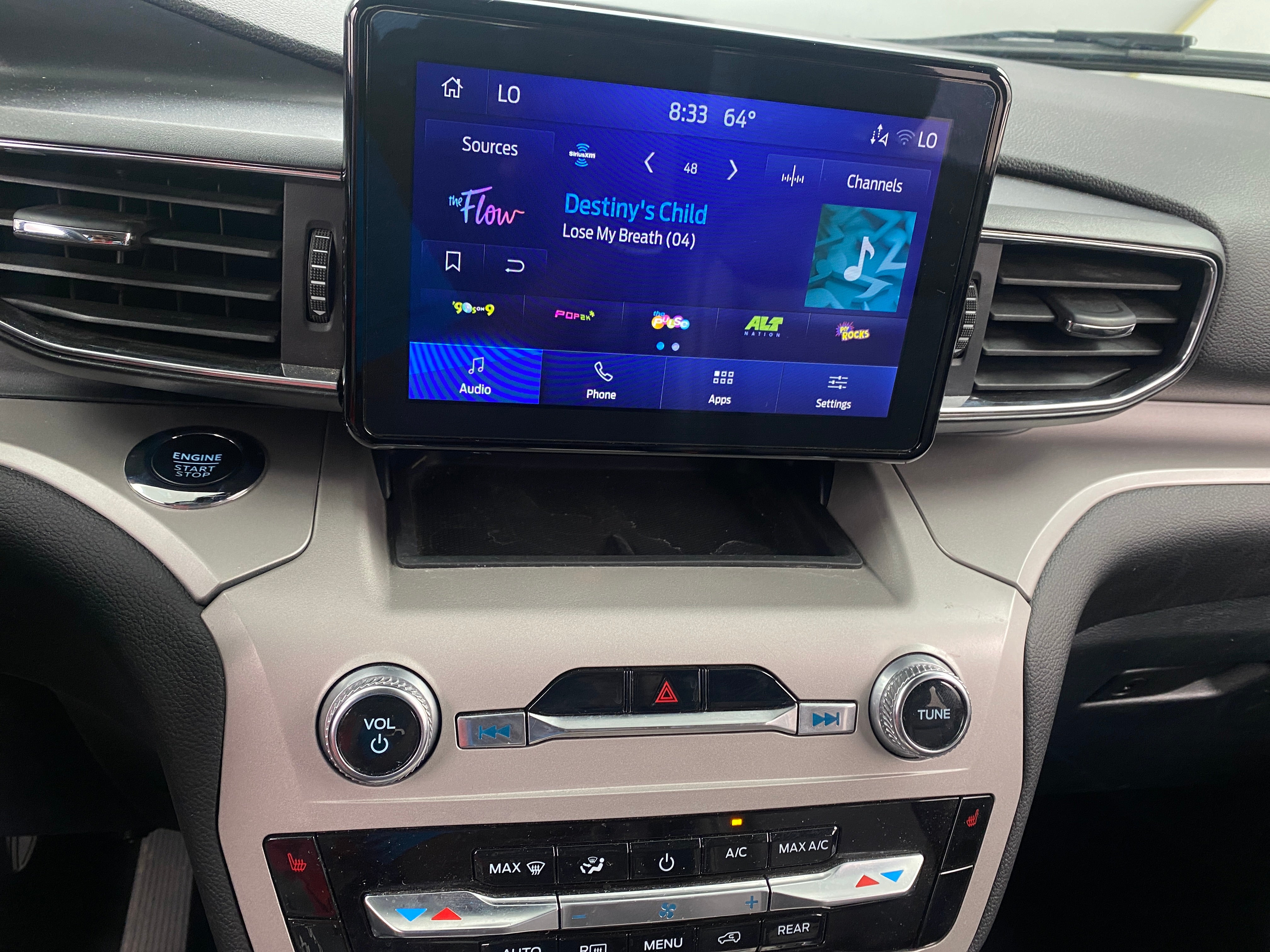 2024 Ford Explorer XLT 4