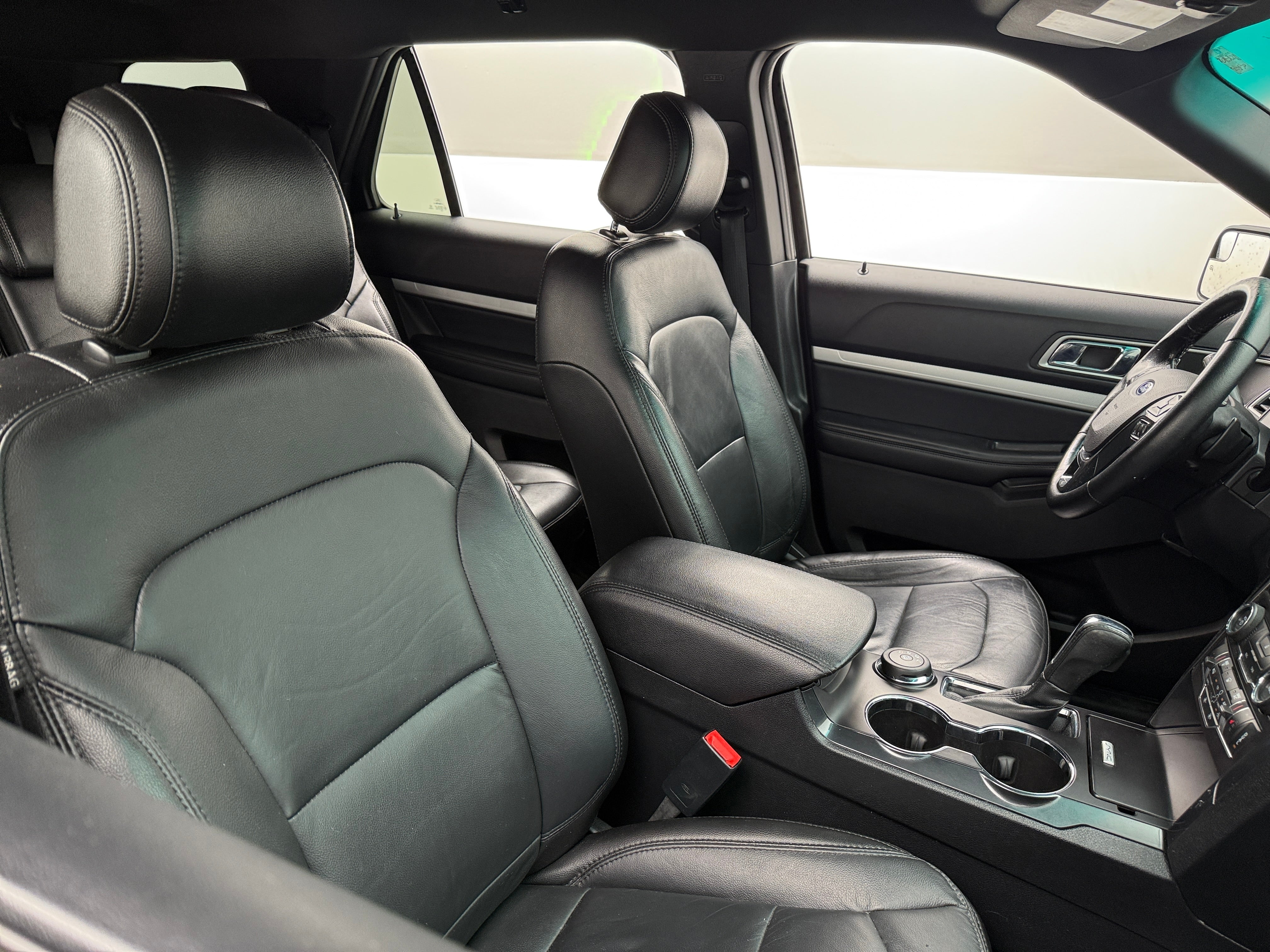 2016 Ford Explorer XLT 2