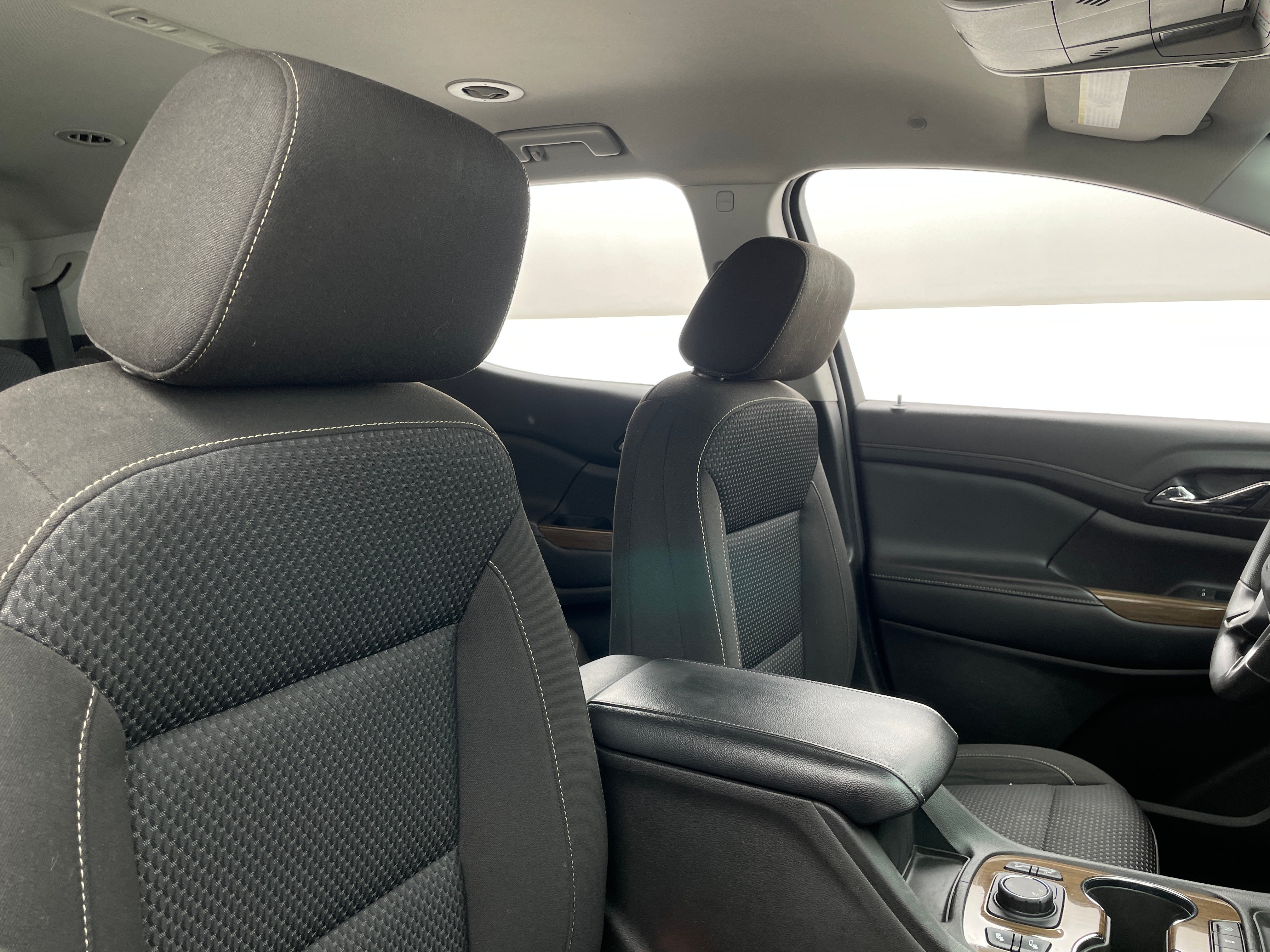 2023 GMC Acadia SLE 2