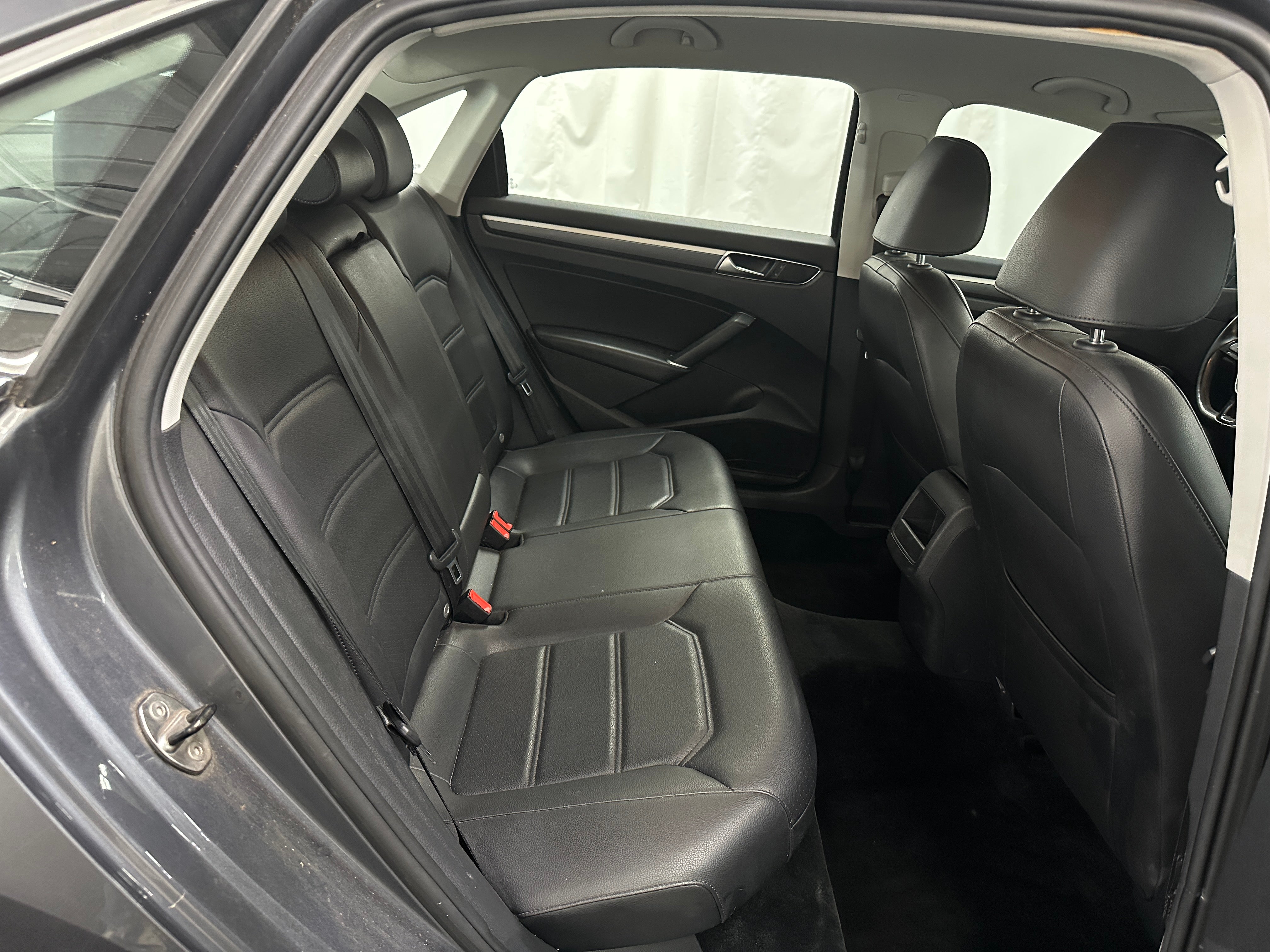 2017 Volkswagen Passat R-Line 5