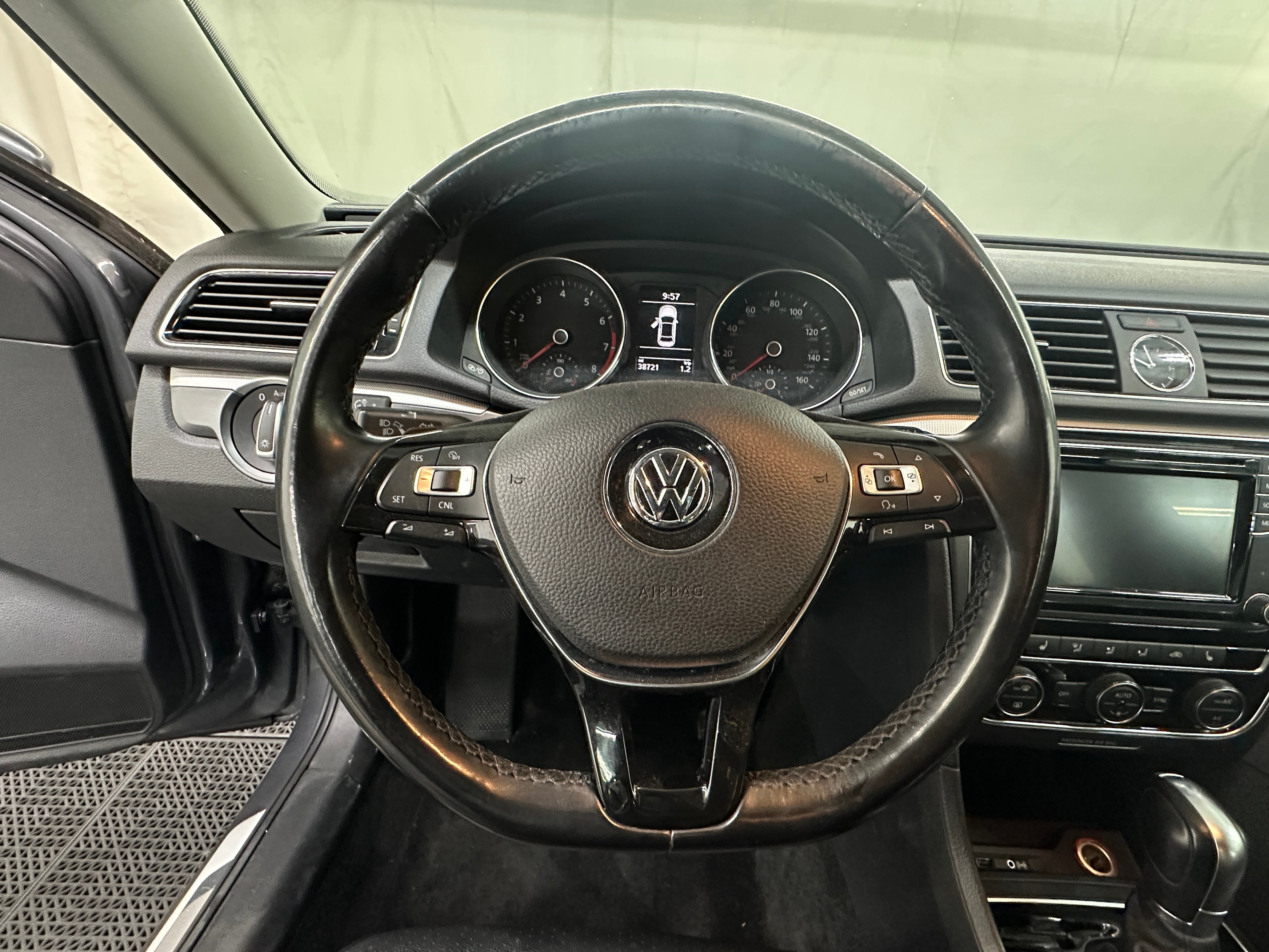 2017 Volkswagen Passat R-Line 4