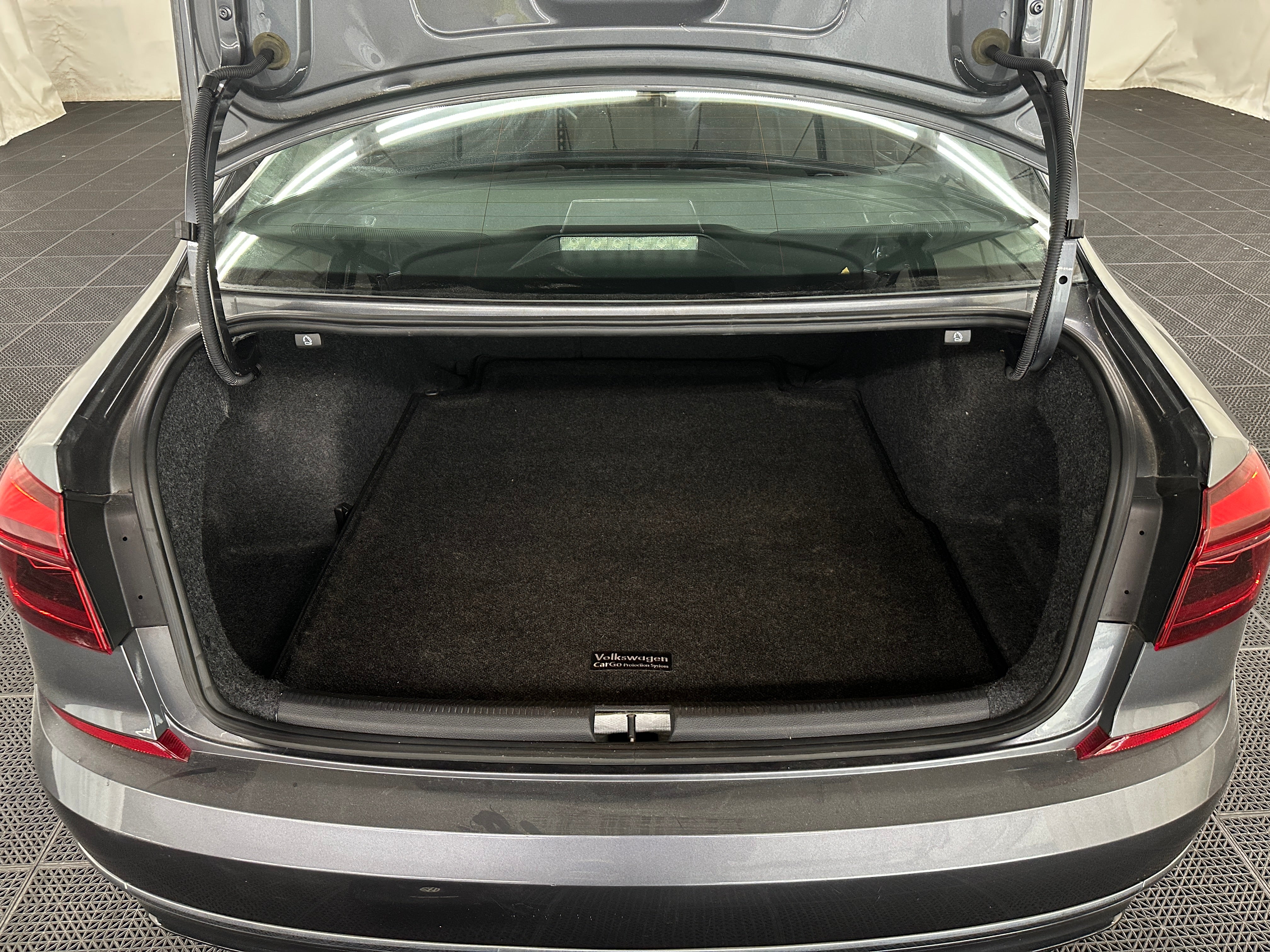 2017 Volkswagen Passat R-Line 6