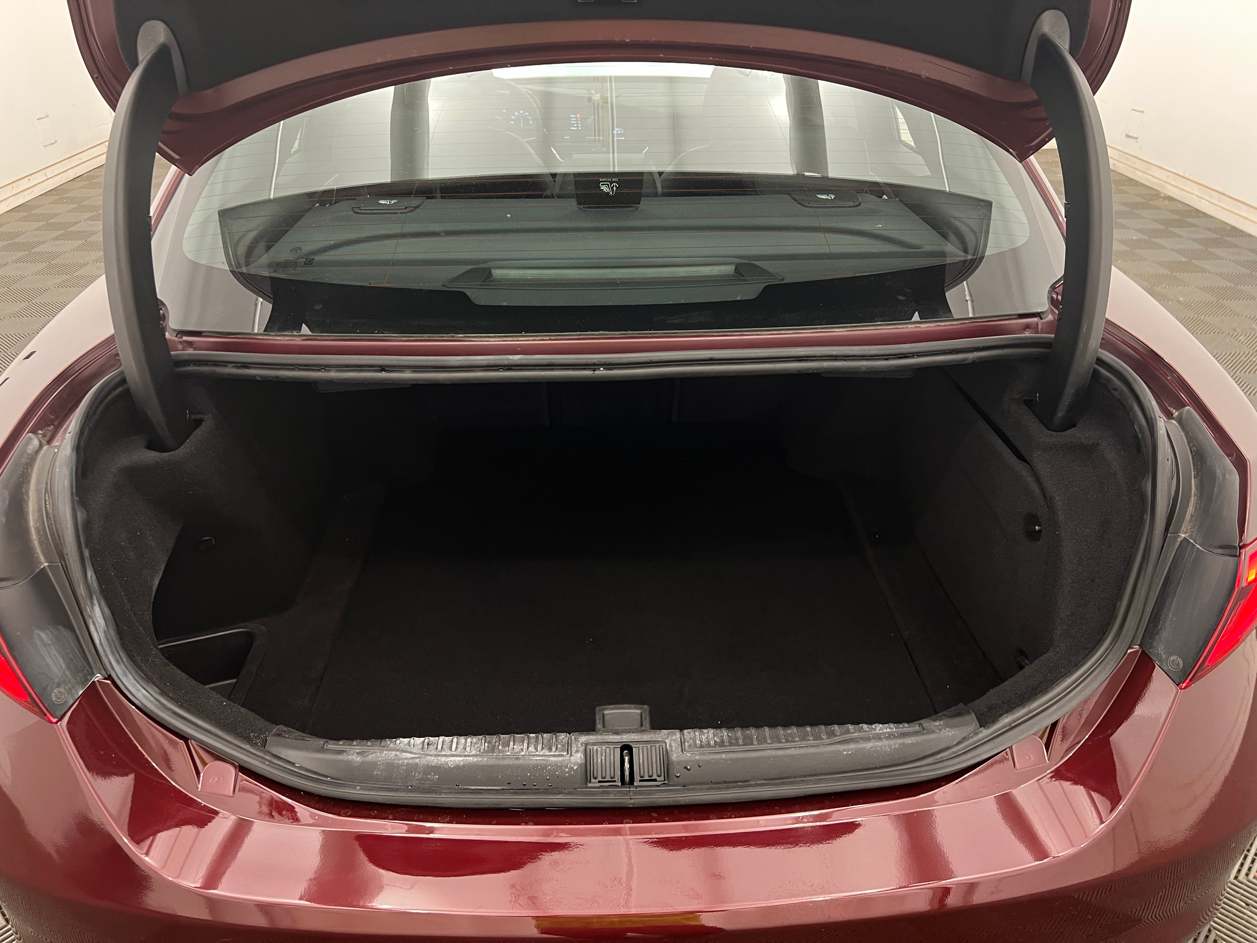 2017 Alfa Romeo Giulia Base 6