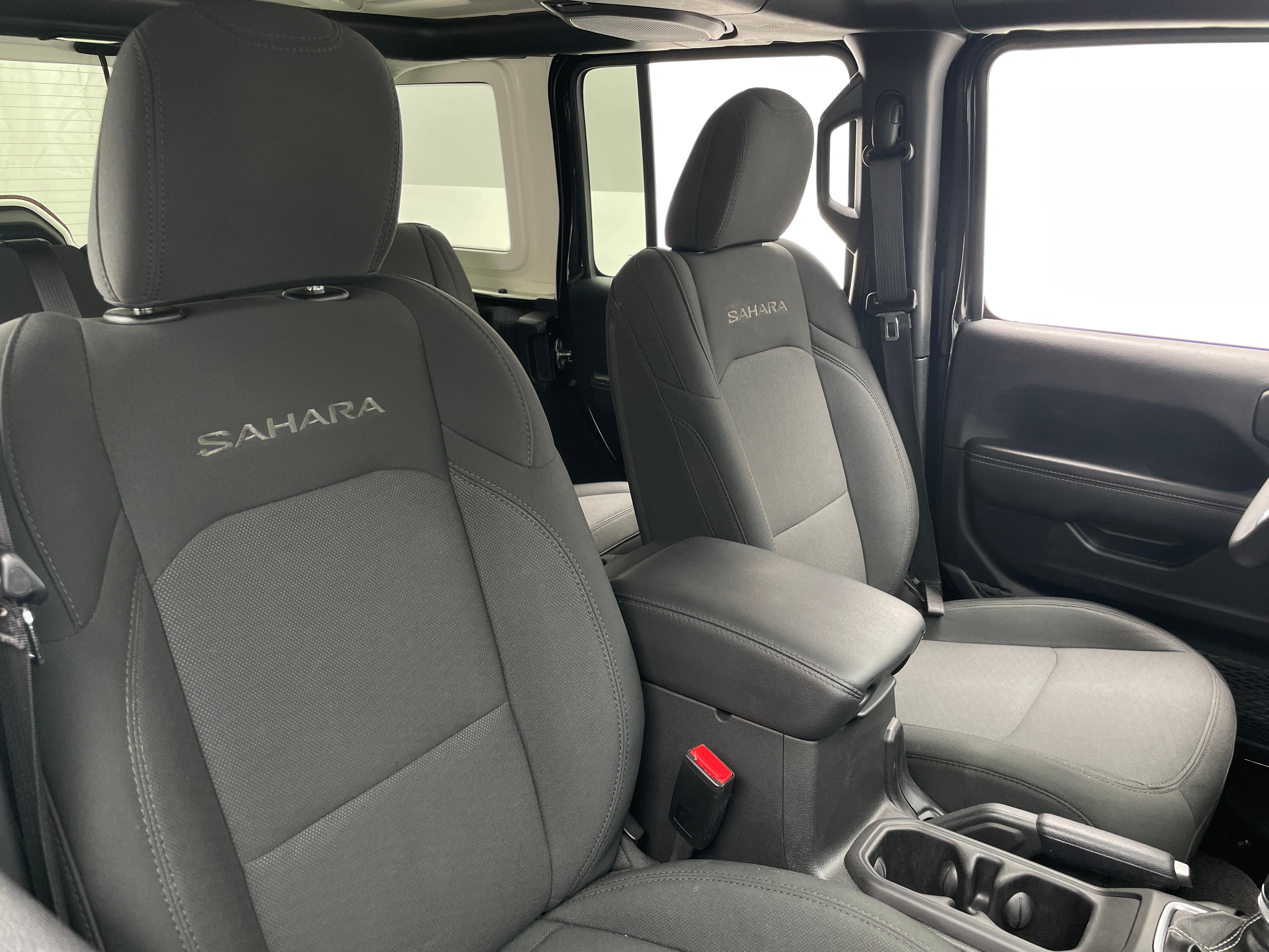 2023 Jeep Wrangler Unlimited Sahara 2