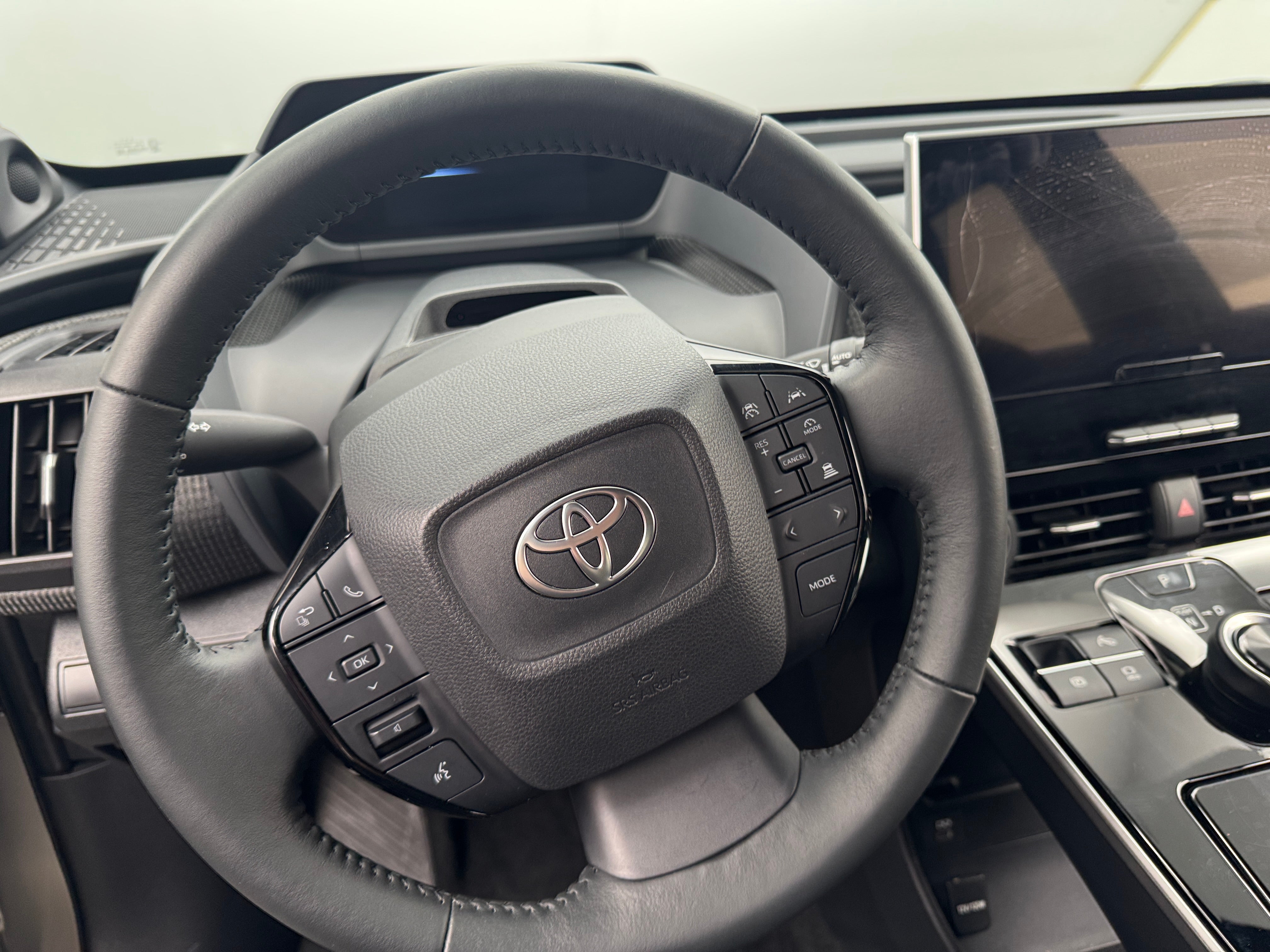 2024 Toyota bZ4X Limited 4