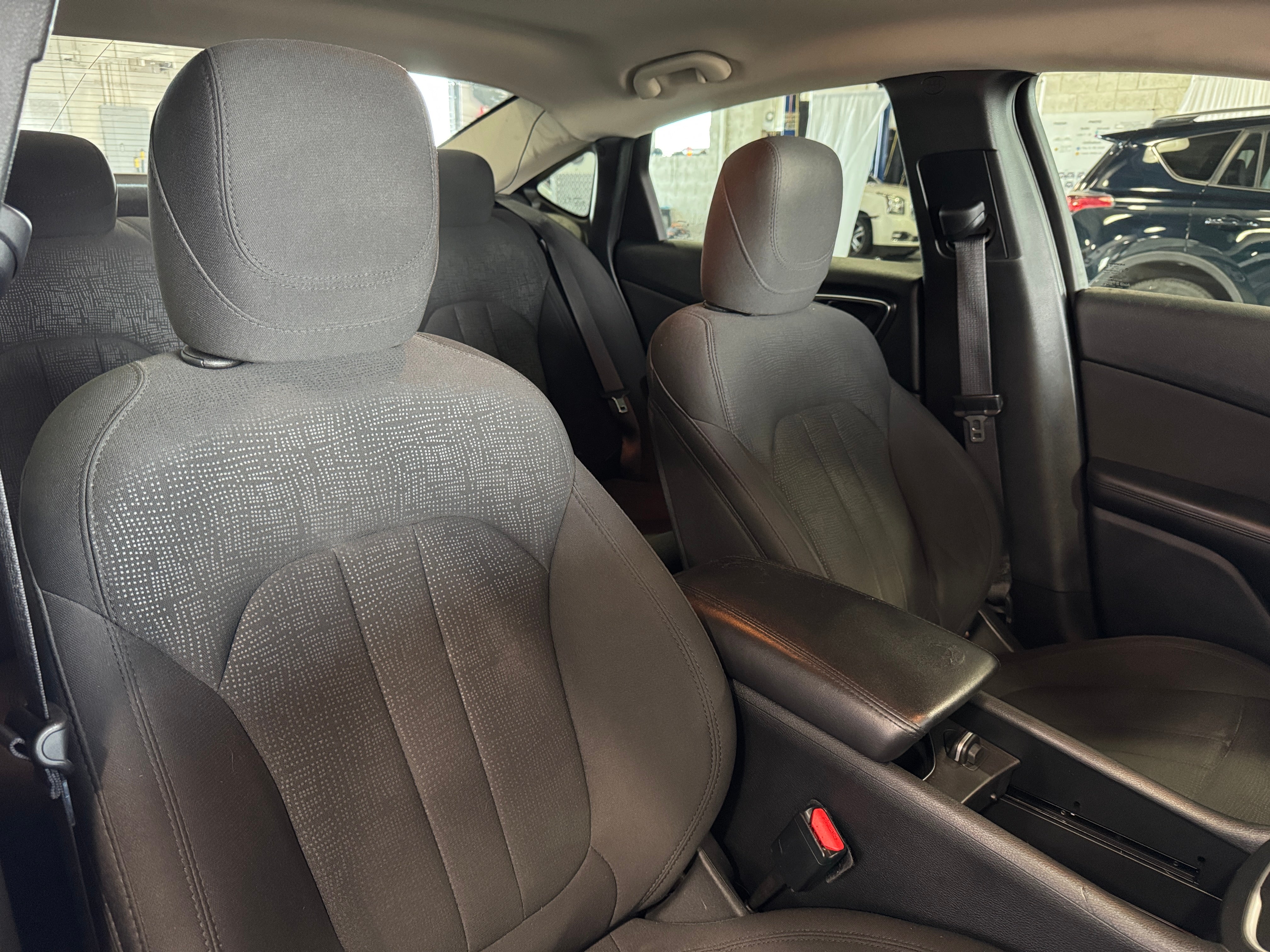 2016 Chrysler 200 Limited 2