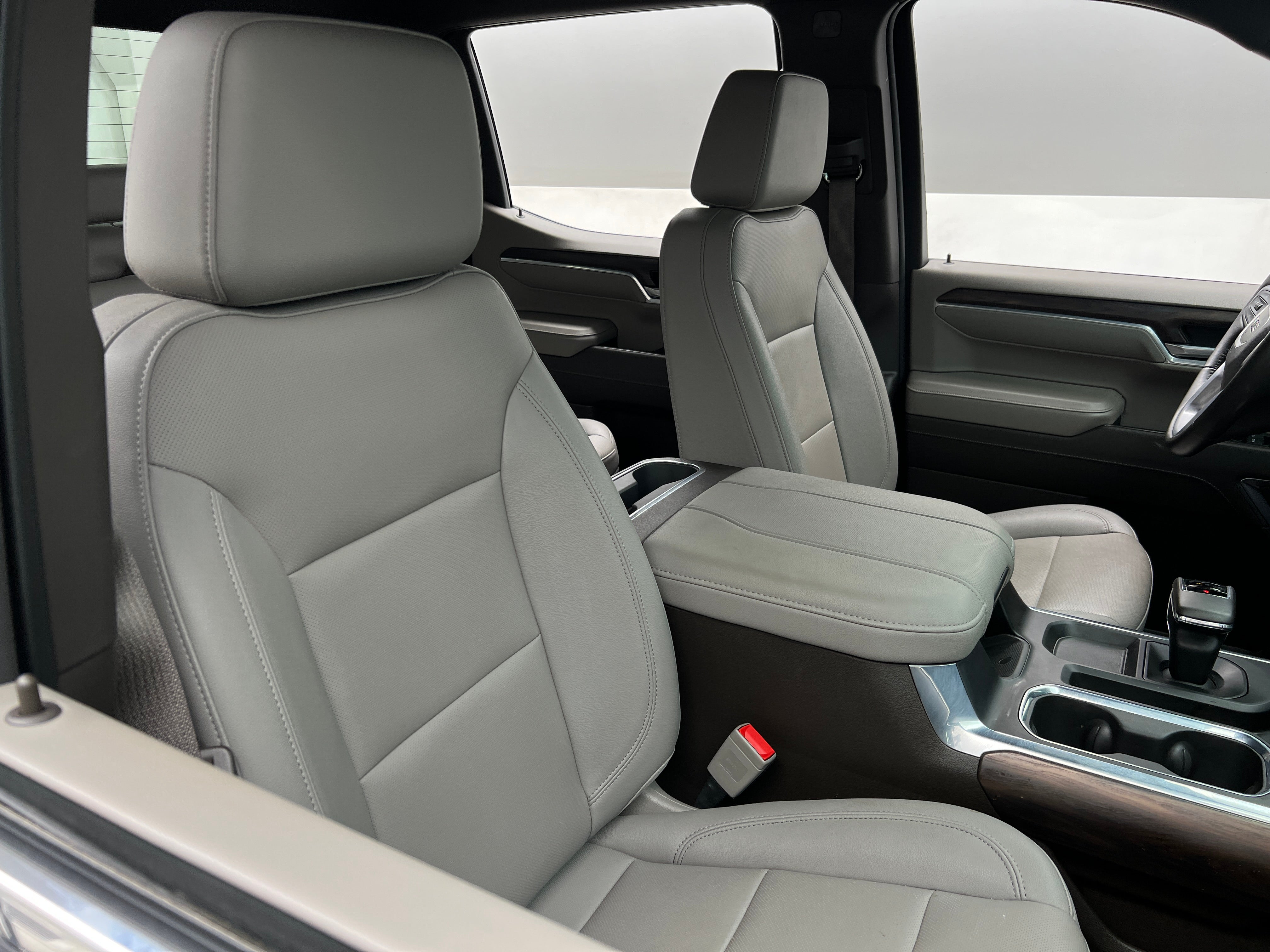 2023 GMC Sierra 1500 SLT 2