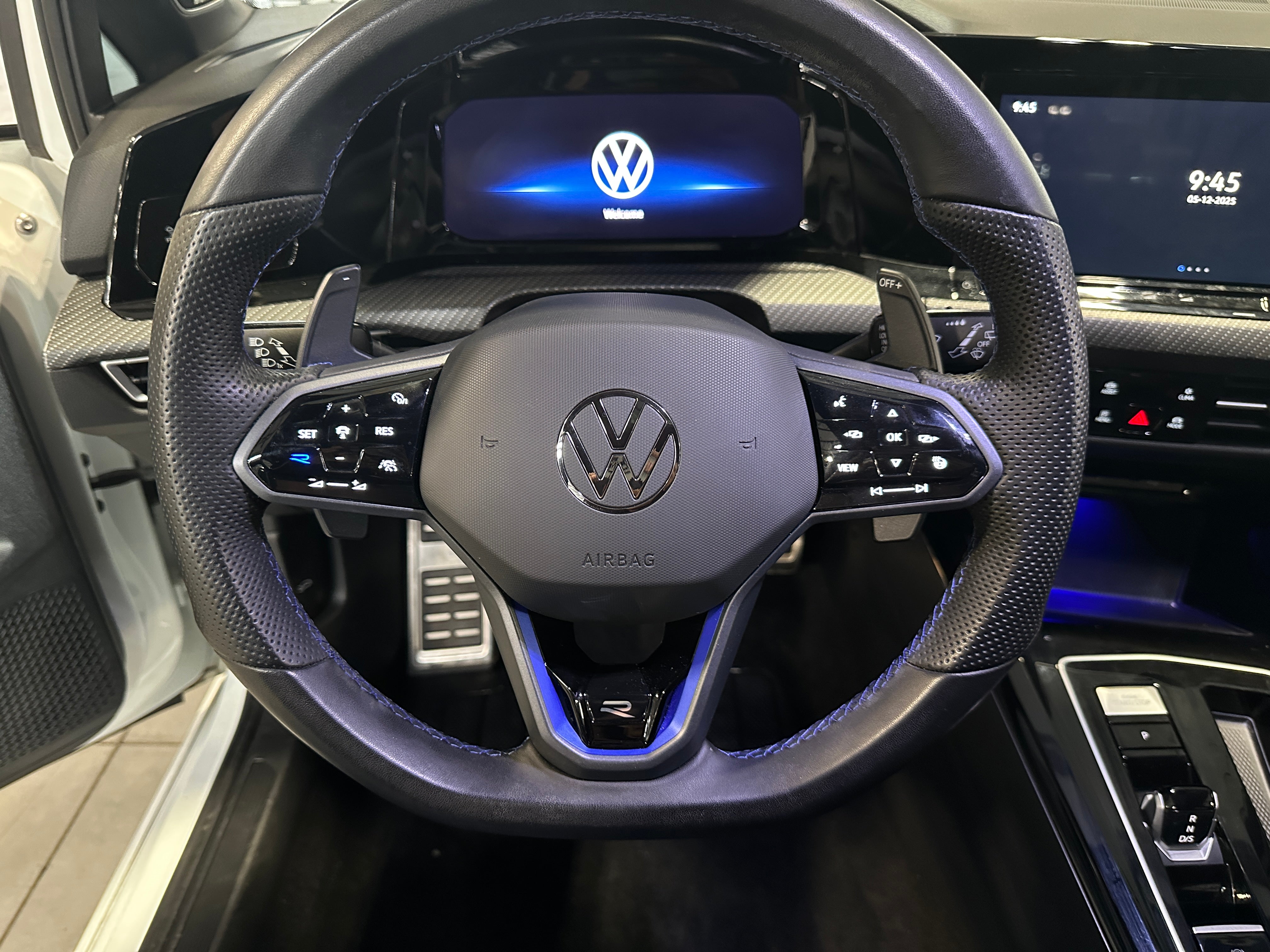2023 Volkswagen Golf R 4